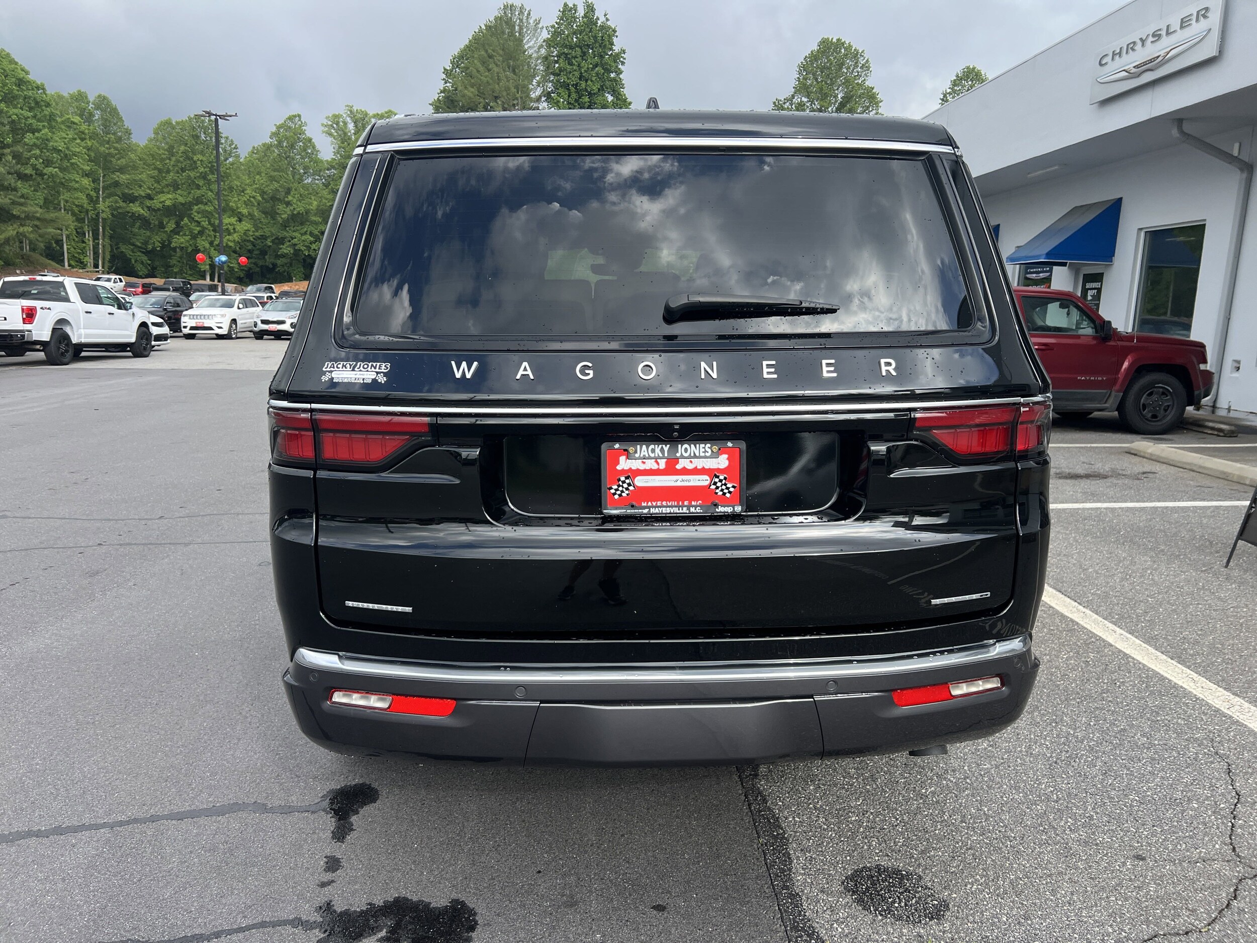 Used 2022 Jeep Wagoneer Series II with VIN 1C4SJVBT7NS135935 for sale in Hayesville, NC