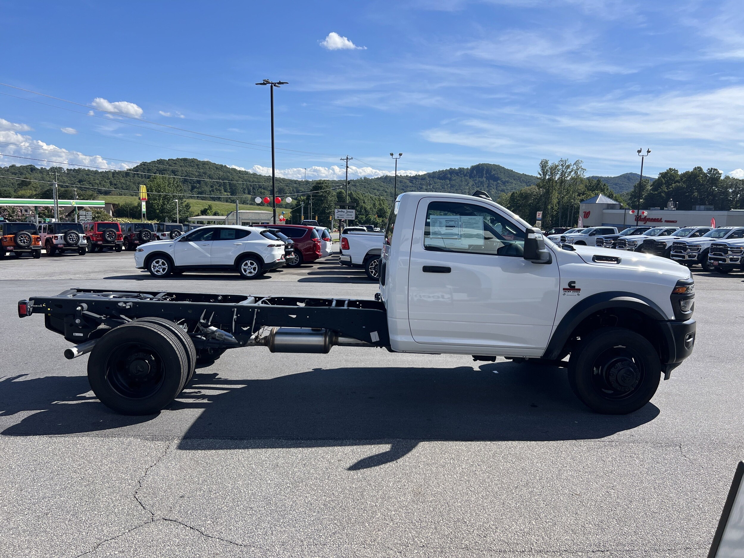 2025 Ram 4500 Tradesman photo 3
