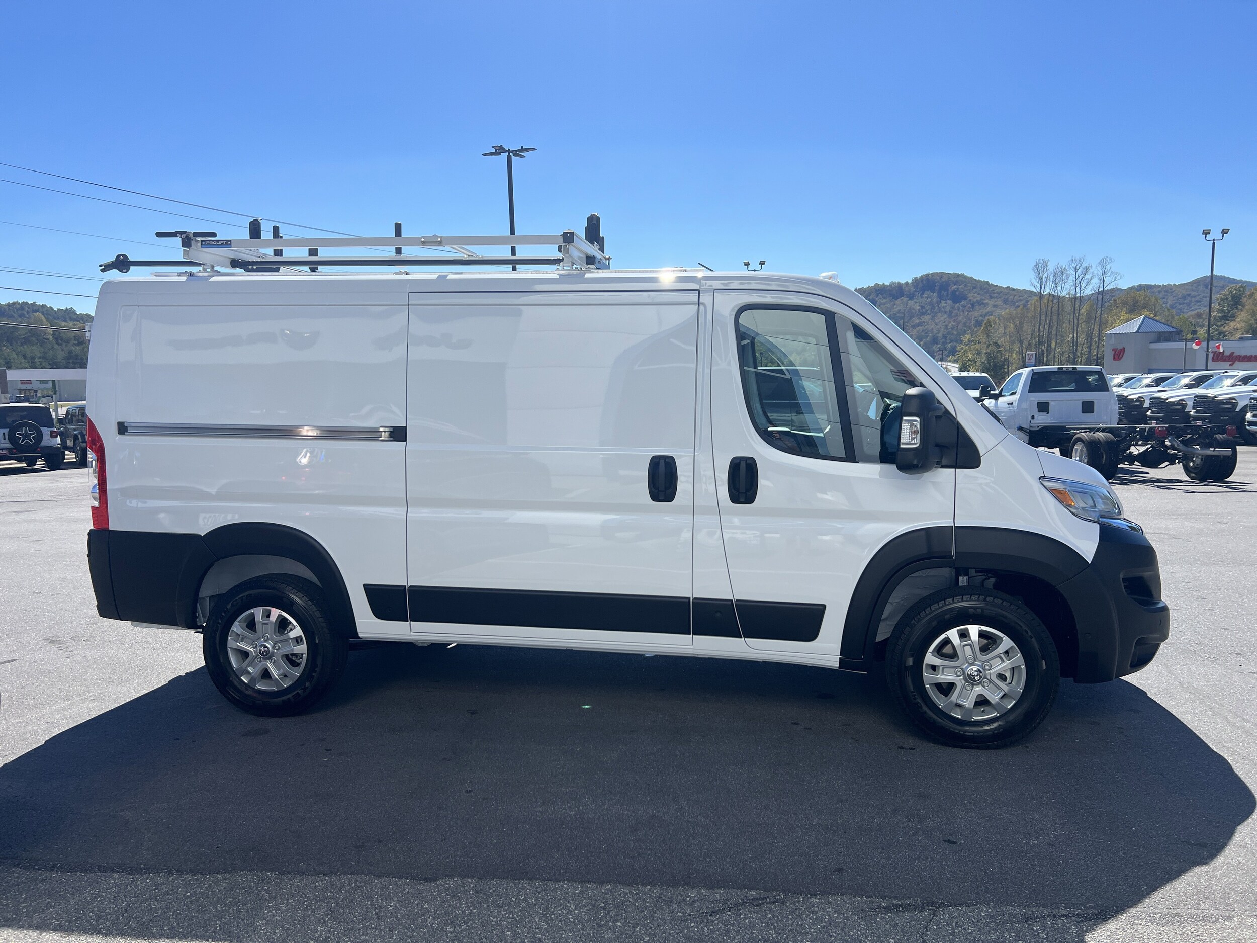 2025 Ram ProMaster 2500 Cargo Van photo 3