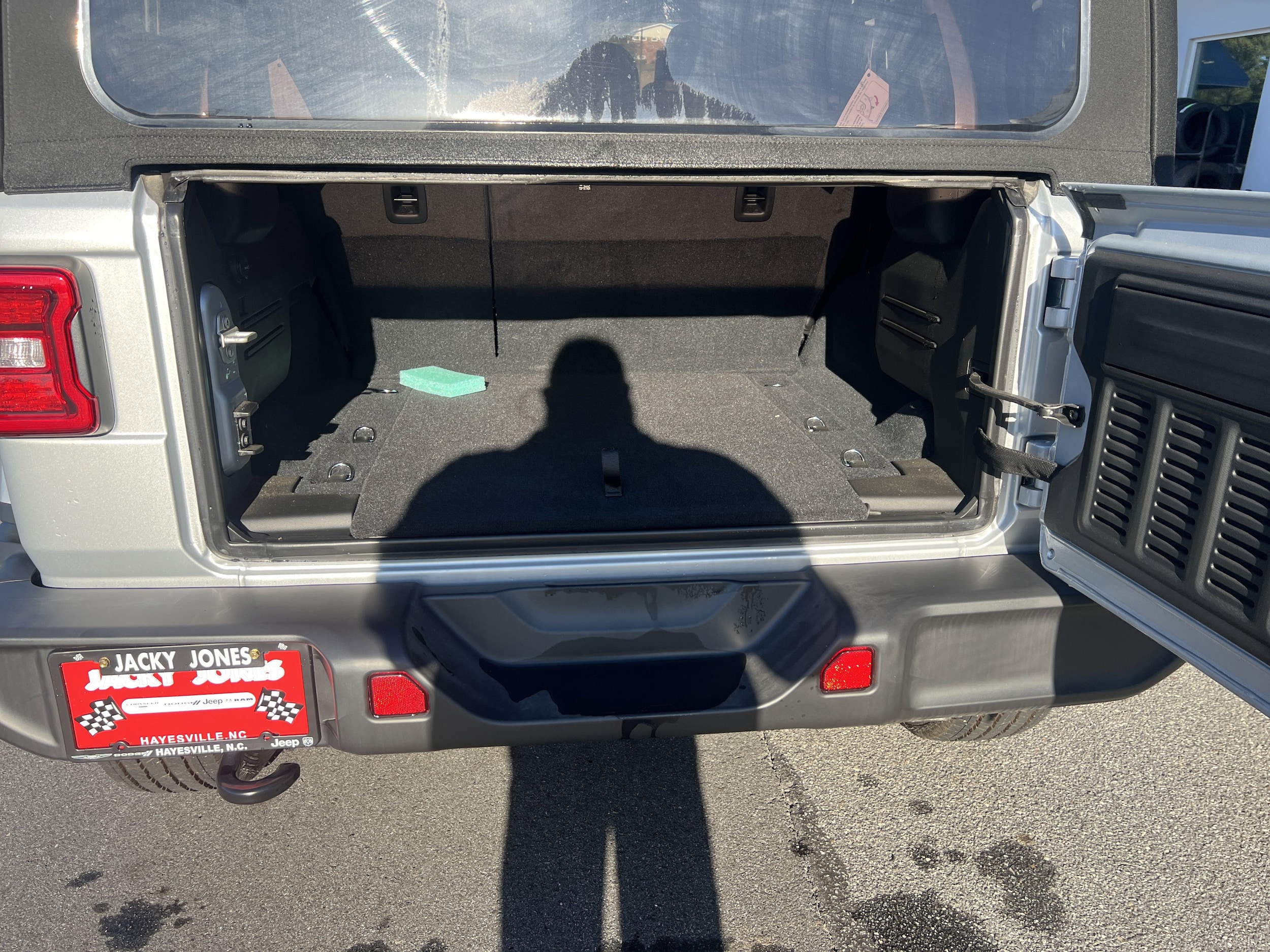 2024 Jeep Wrangler 4-Door Sahara - Photo 9