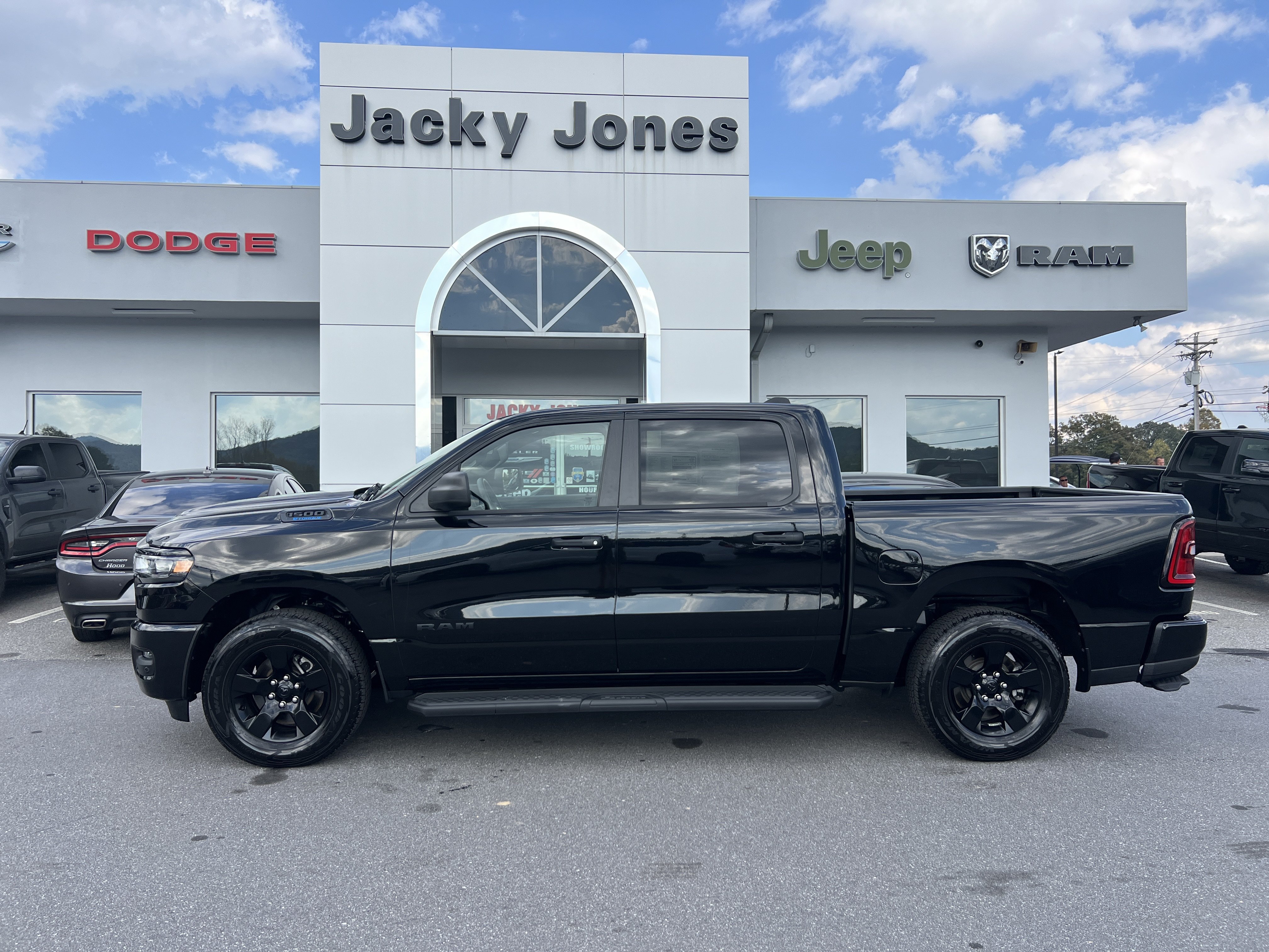 2025 Ram 1500 Tradesman 4x4 Crew Cab 57 Box 