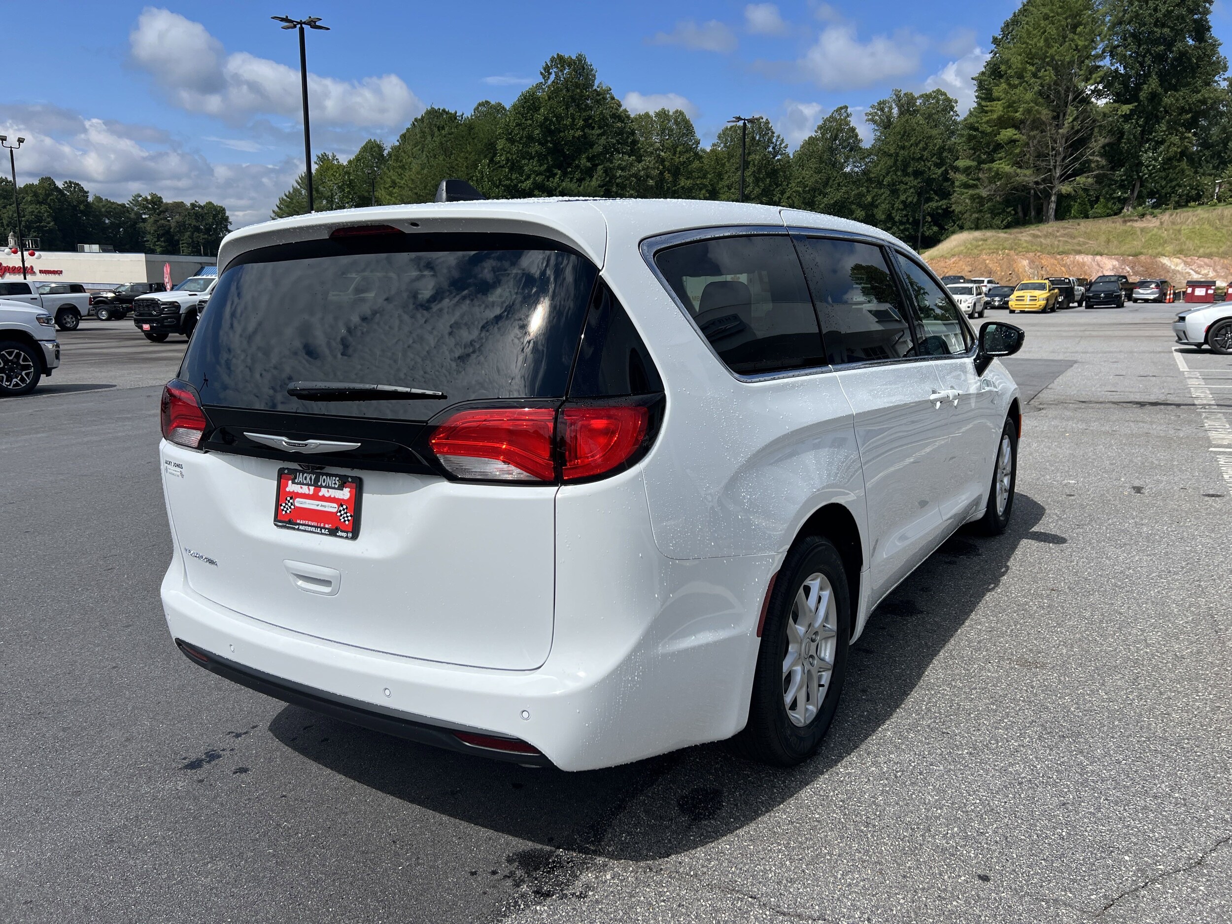 2026 Chrysler Voyager LX photo 2