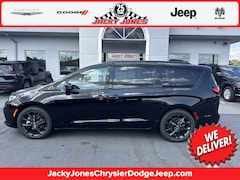 2026 Chrysler Pacifica Limited Passenger Van