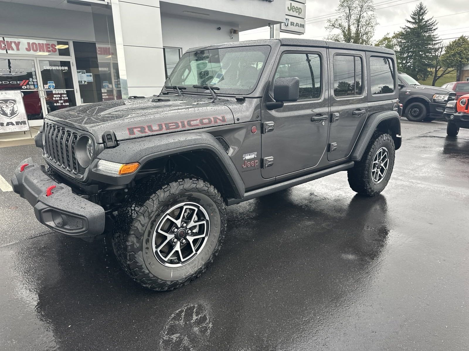 Used 2024 Jeep Wrangler 4-Door Rubicon with VIN 1C4PJXFG3RW289863 for sale in Hayesville, NC