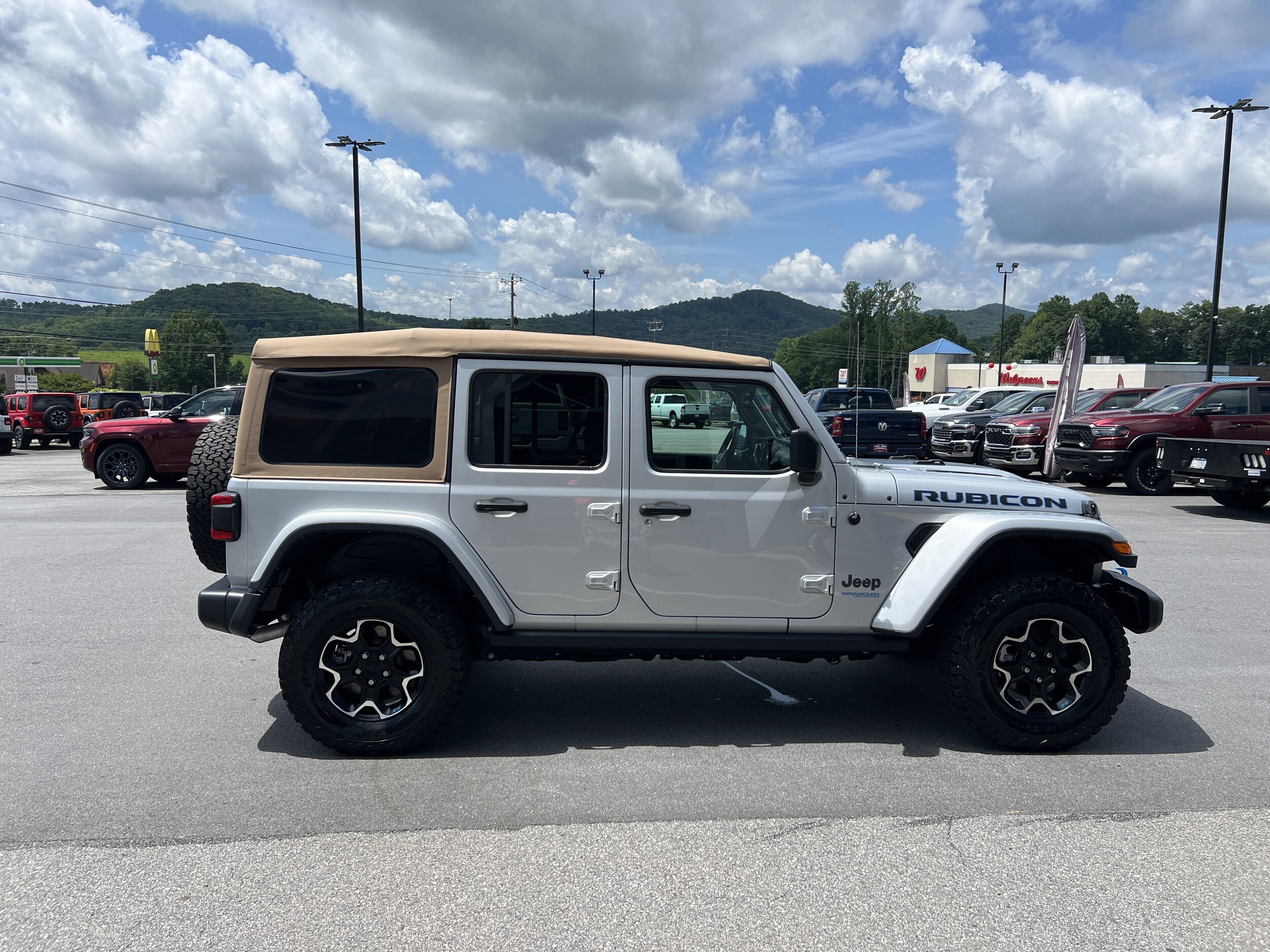 2022 Jeep Wrangler Unlimited Rubicon 4xe photo 3