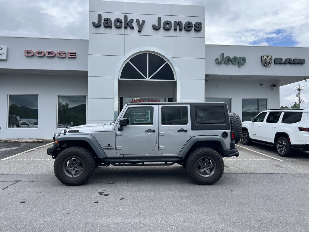 Used 2016 Jeep Wrangler Unlimited Sahara 4WD Sahara