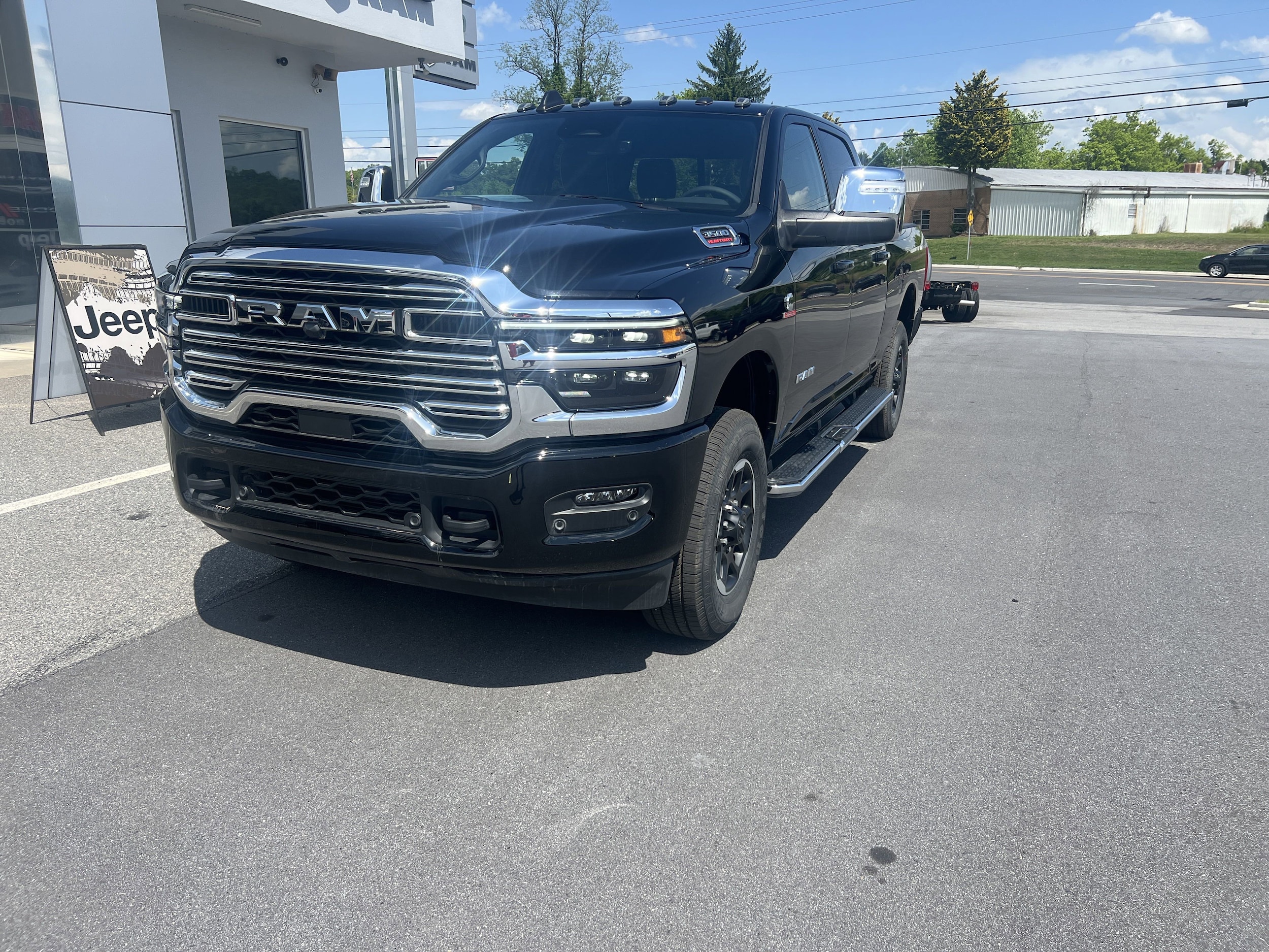 2025 RAM 3500 Laramie - Photo 6
