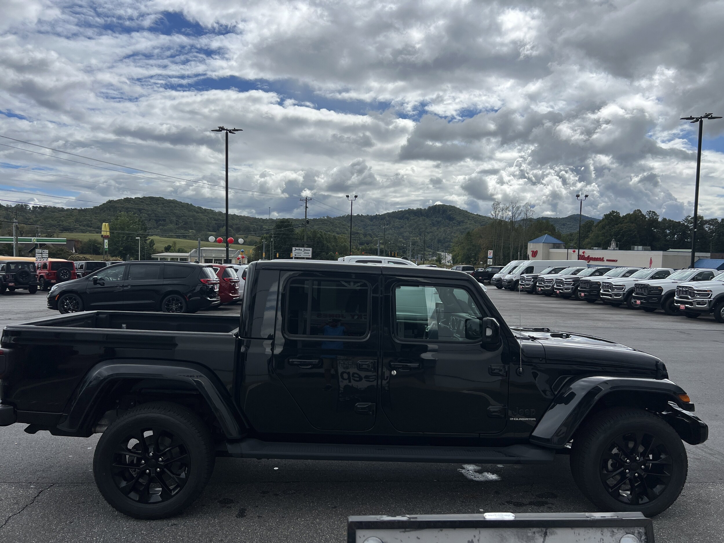 2023 Jeep Gladiator High Altitude photo 3