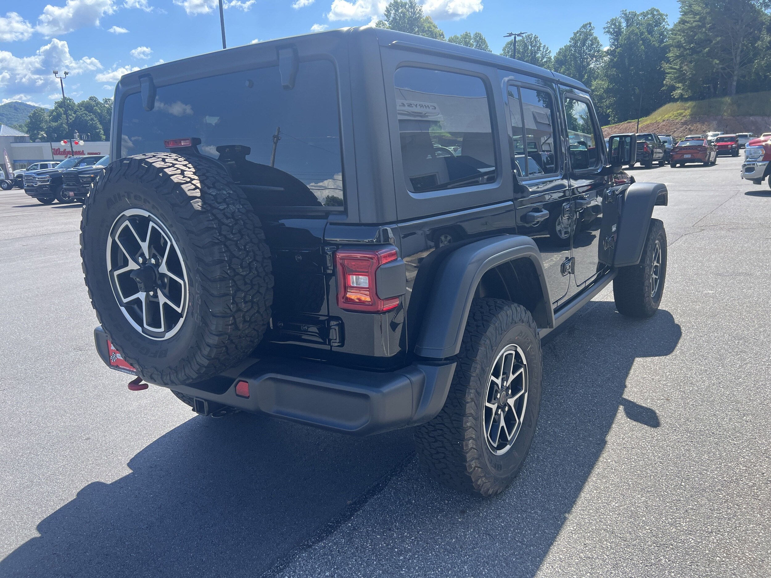 2024 Jeep Wrangler Rubicon photo 3
