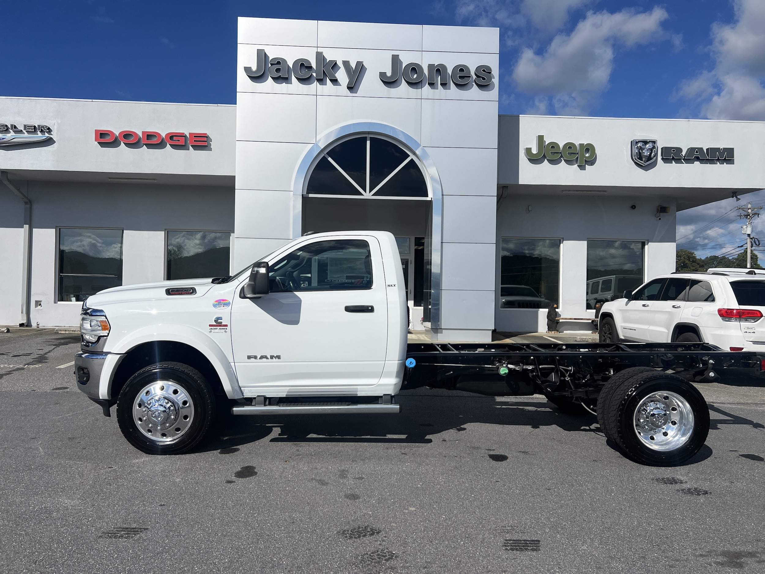 2023 Ram 5500 Chassis Cab SLT 4x4 Reg Cab 84 CA 168.5 WB 
