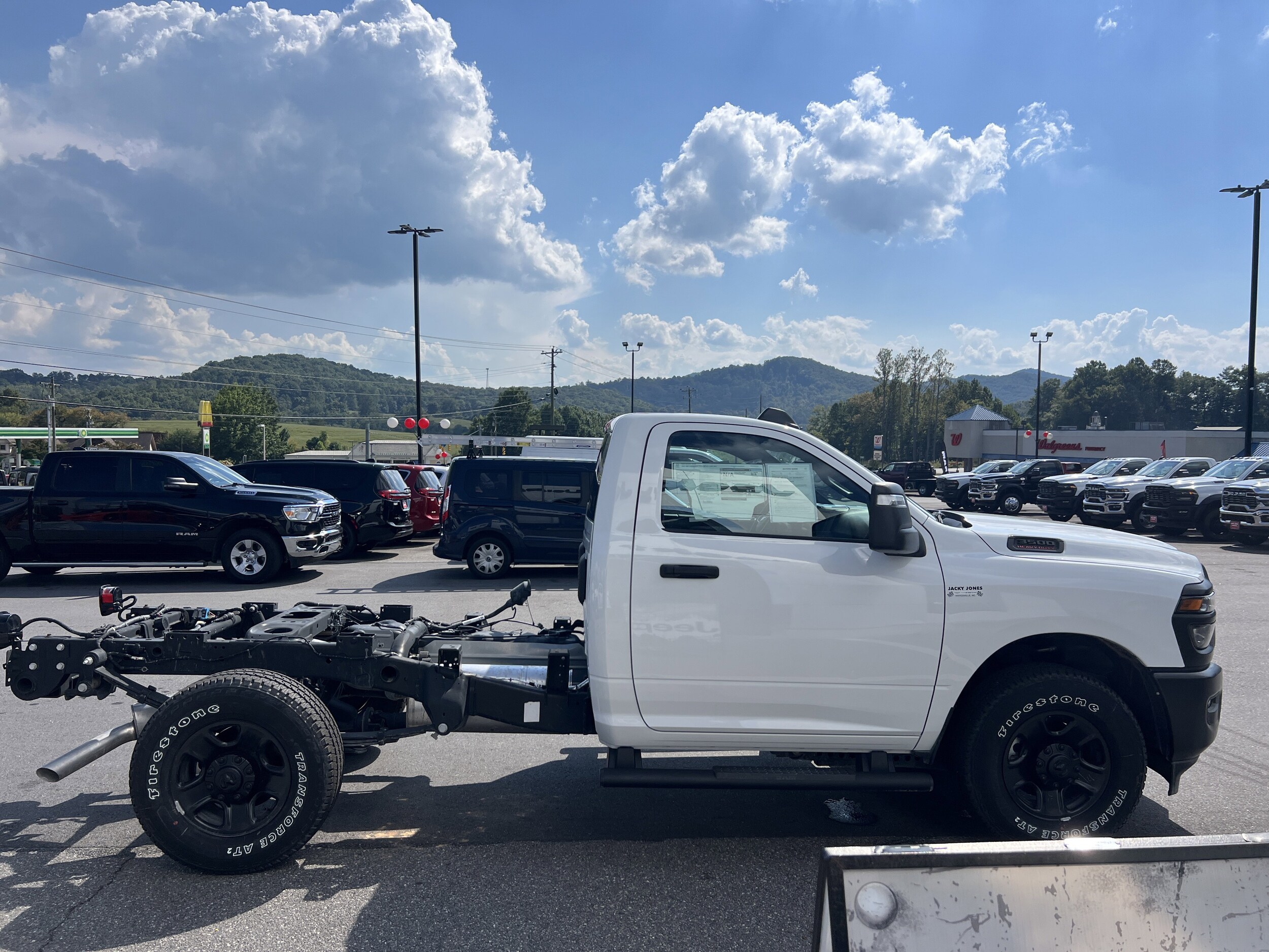 2025 Ram 3500 Tradesman photo 3