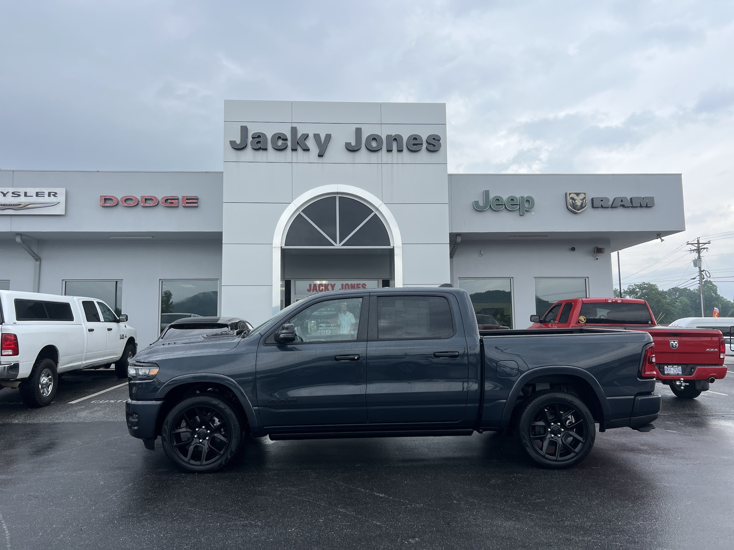 2025 Ram 1500 Laramie 4x4 Crew Cab 57 Box 