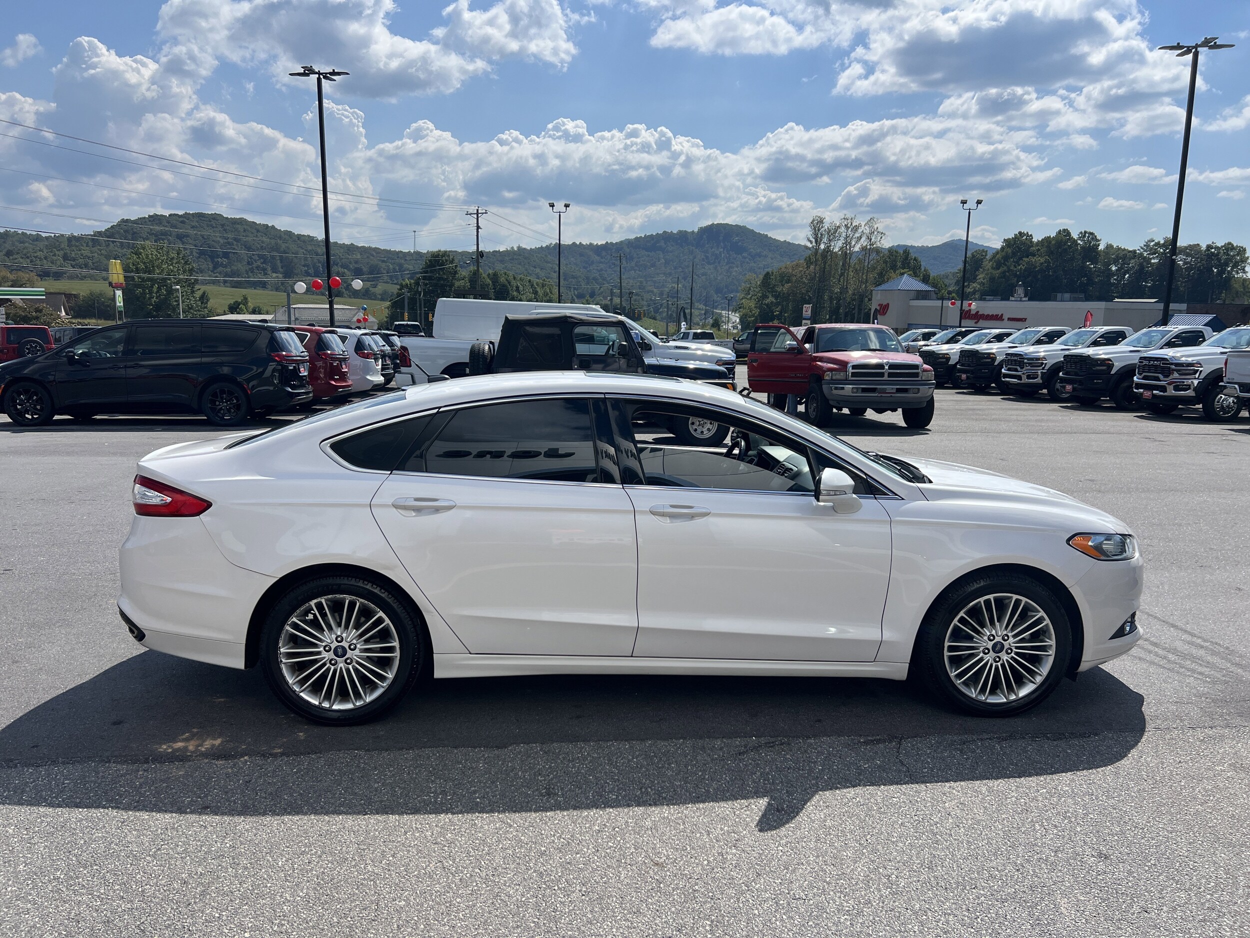 2016 Ford Fusion SE photo 3