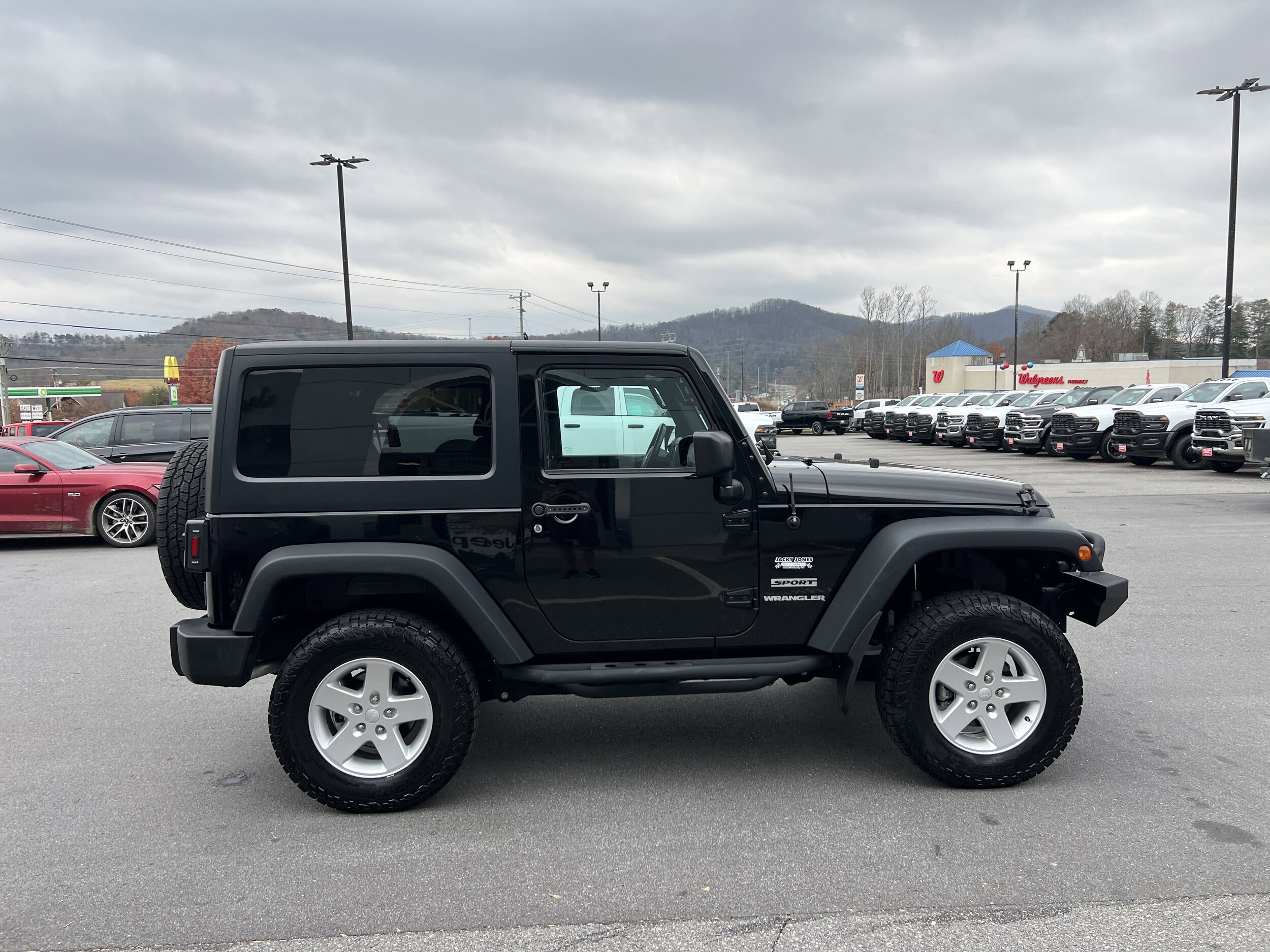 2016 Jeep Wrangler Sport photo 3