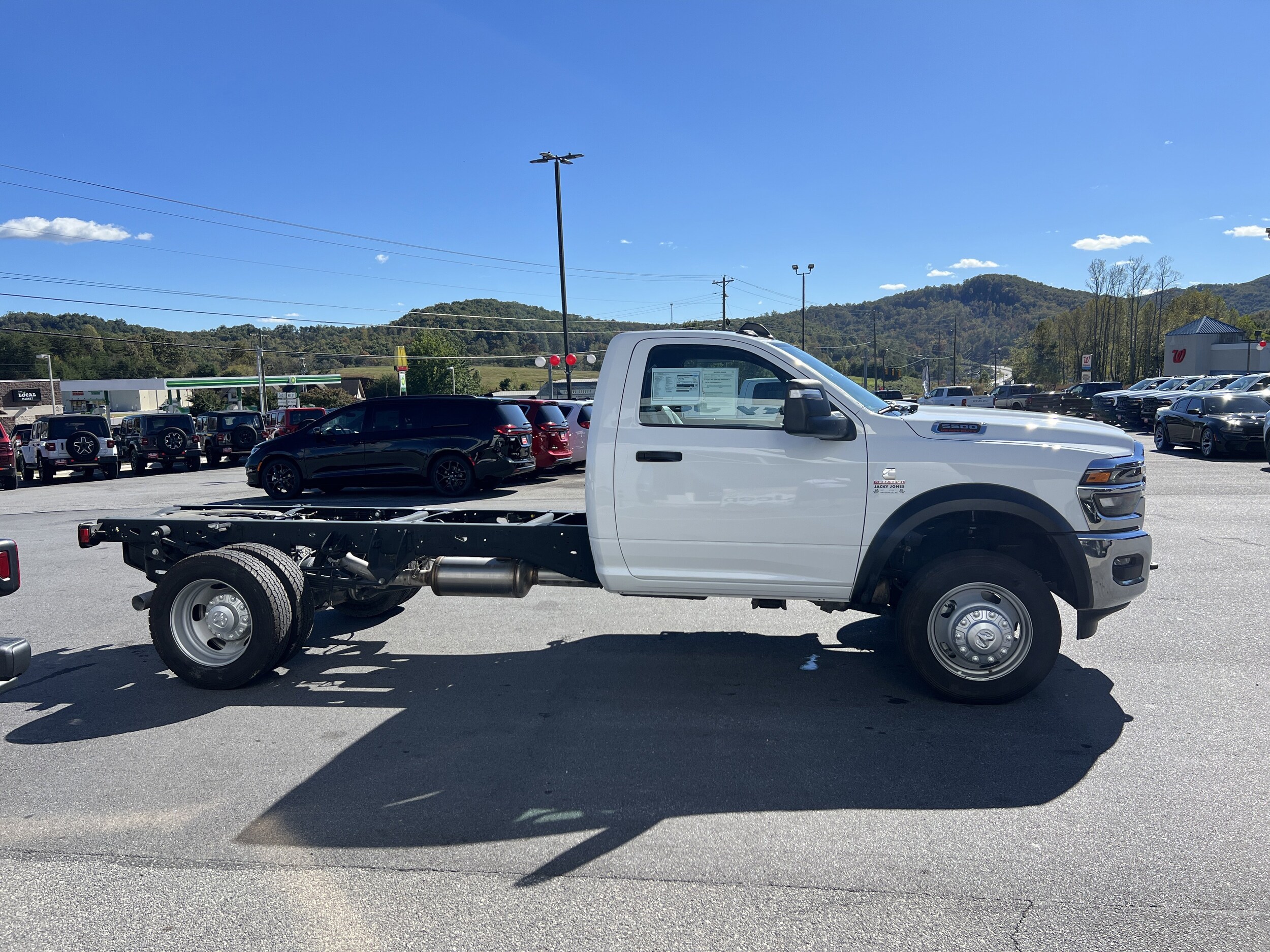 2025 Ram 5500 Tradesman photo 2