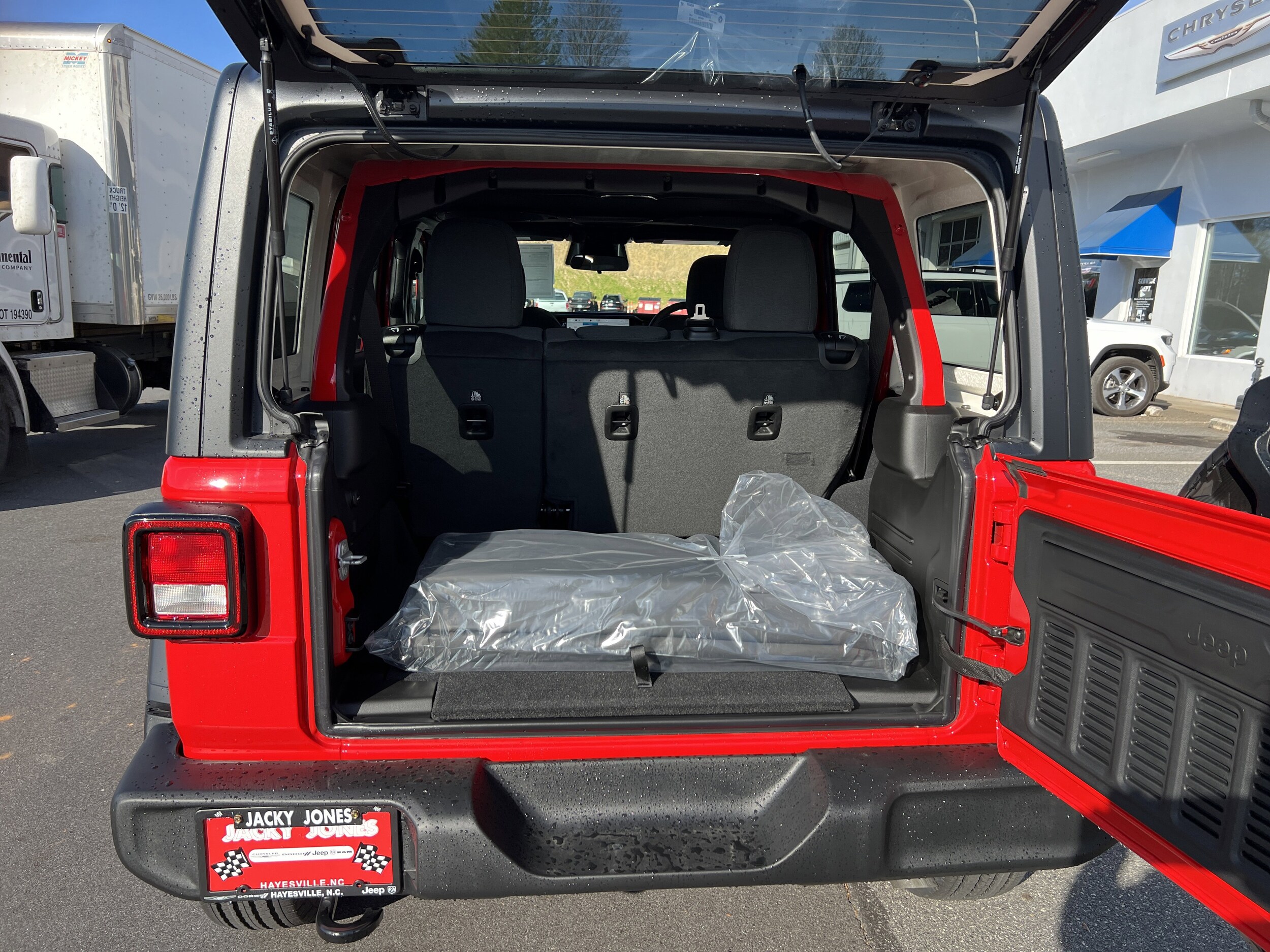 2026 Jeep Wrangler 4-Door Sport RHD - Photo 6