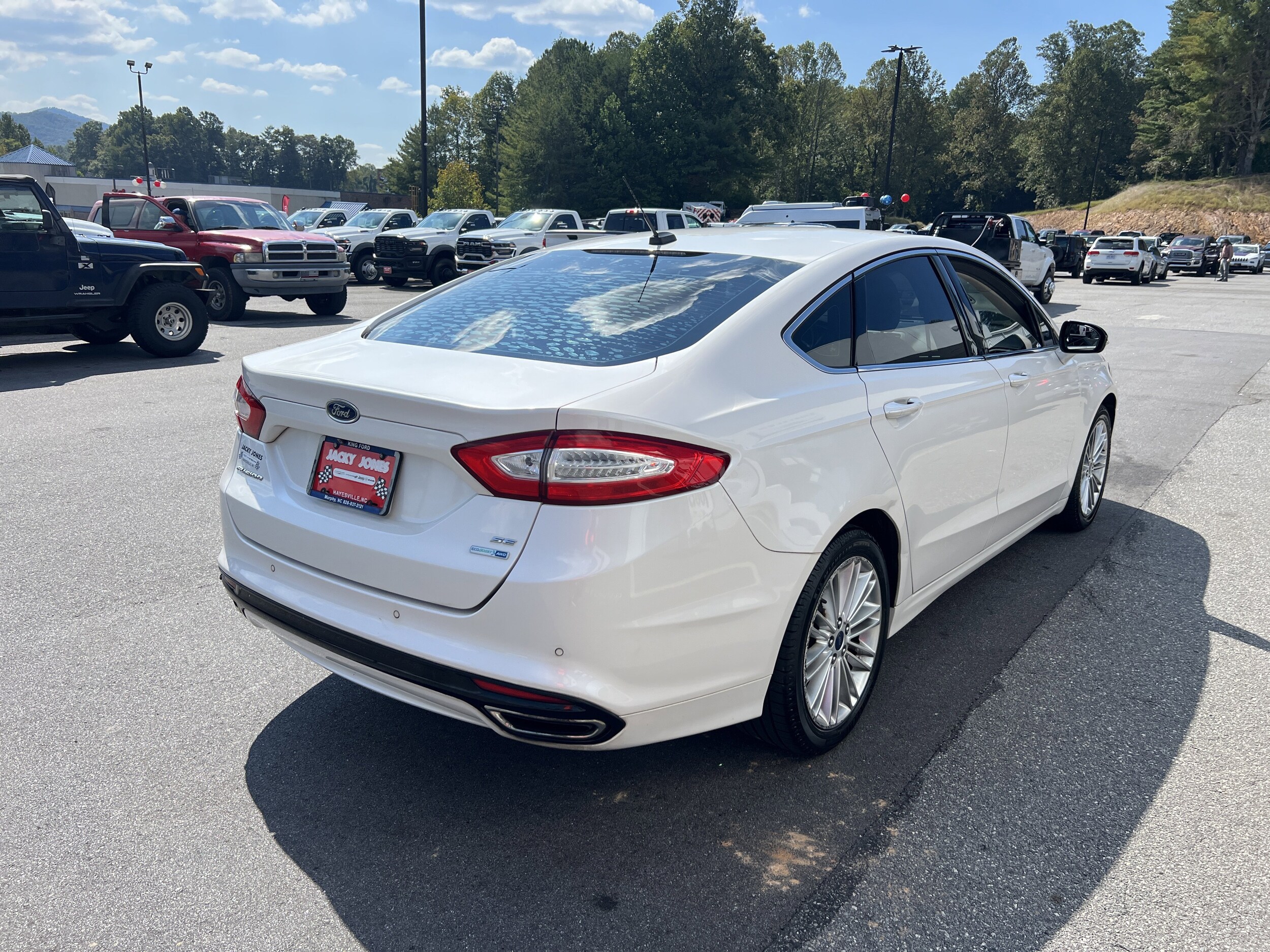 2016 Ford Fusion SE photo 2
