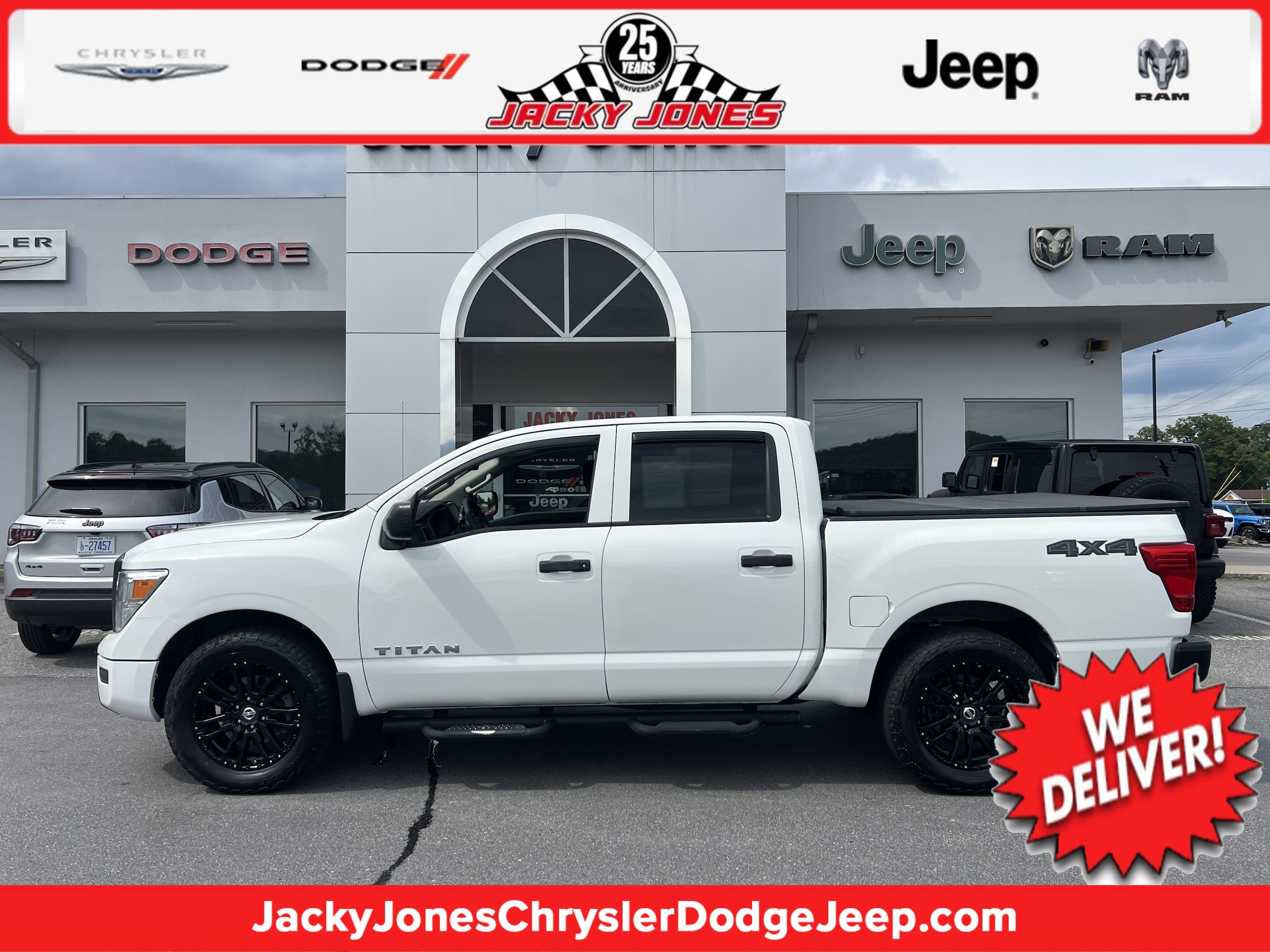 2021 Nissan Titan S 4X4 Crew Cab's photo