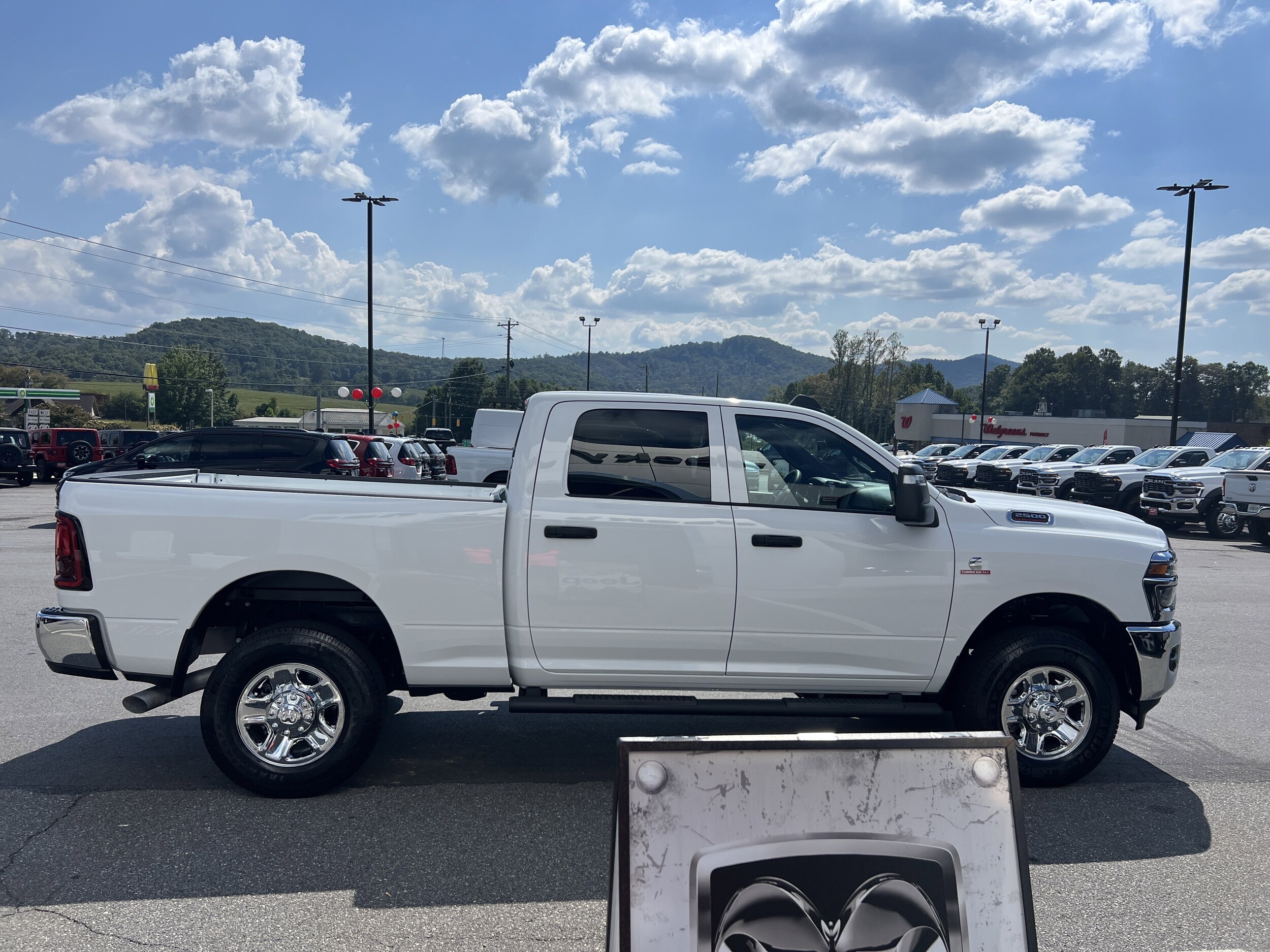 2025 Ram 2500 Tradesman photo 3