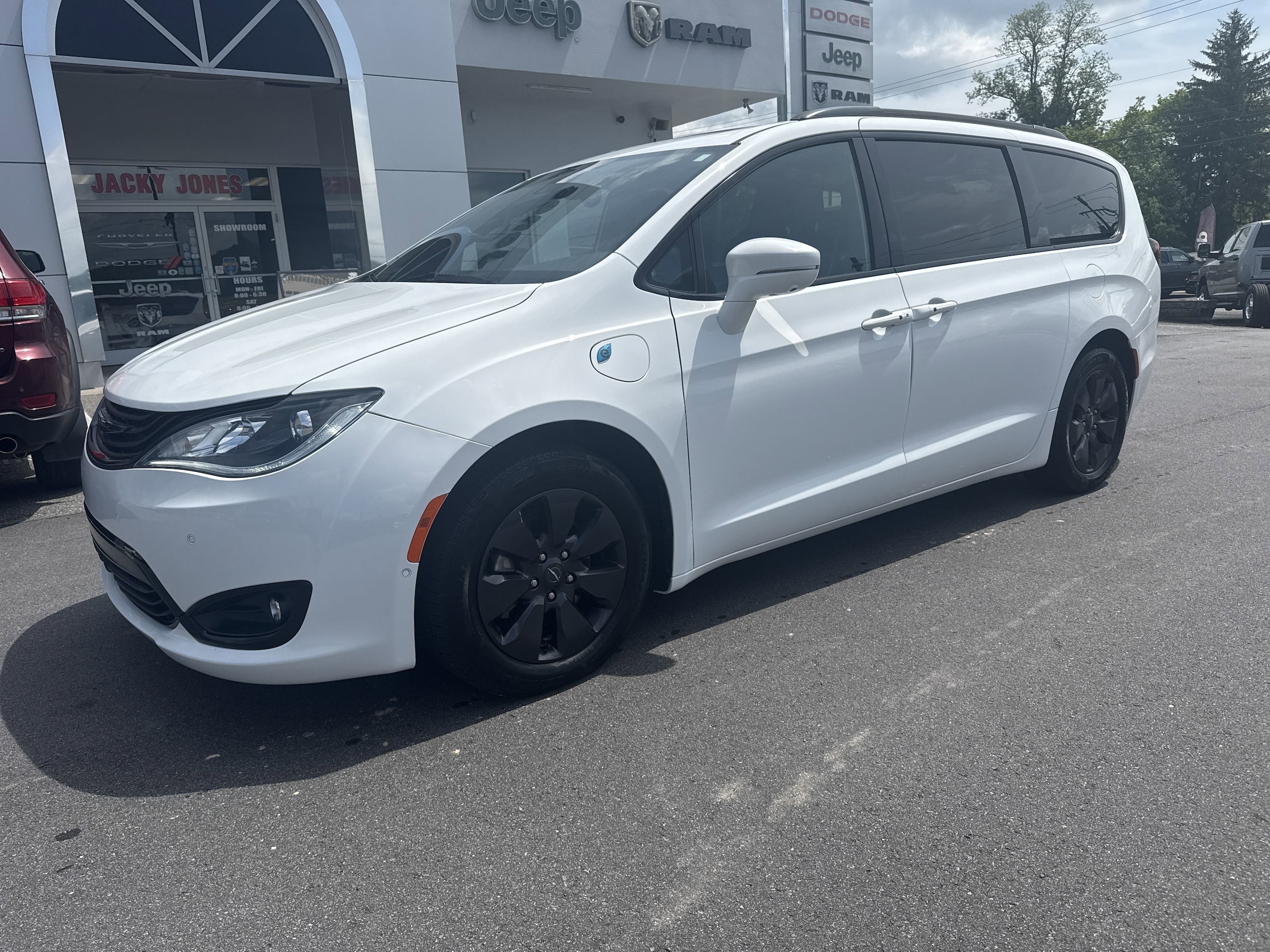 Used 2019 Chrysler Pacifica Hybrid Limited with VIN 2C4RC1N71KR640284 for sale in Hayesville, NC