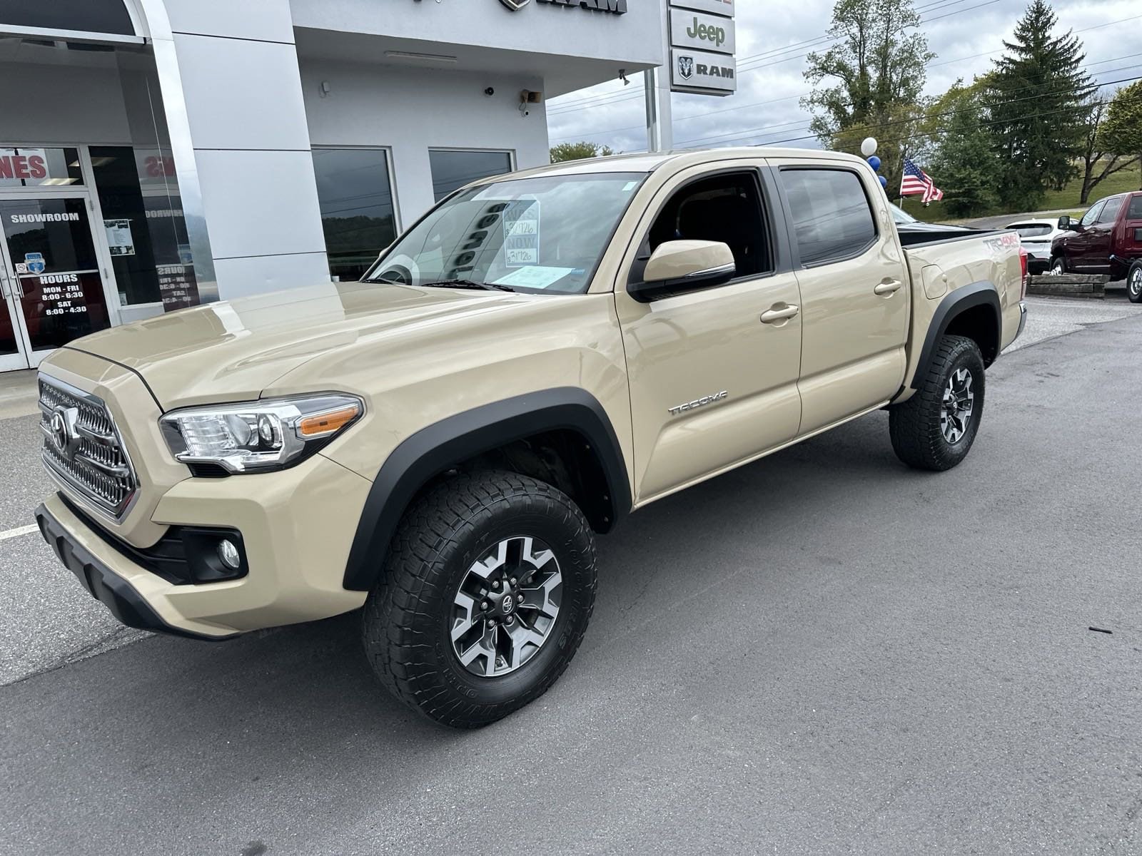 Used 2017 Toyota Tacoma TRD Off Road with VIN 5TFCZ5AN5HX066220 for sale in Hayesville, NC