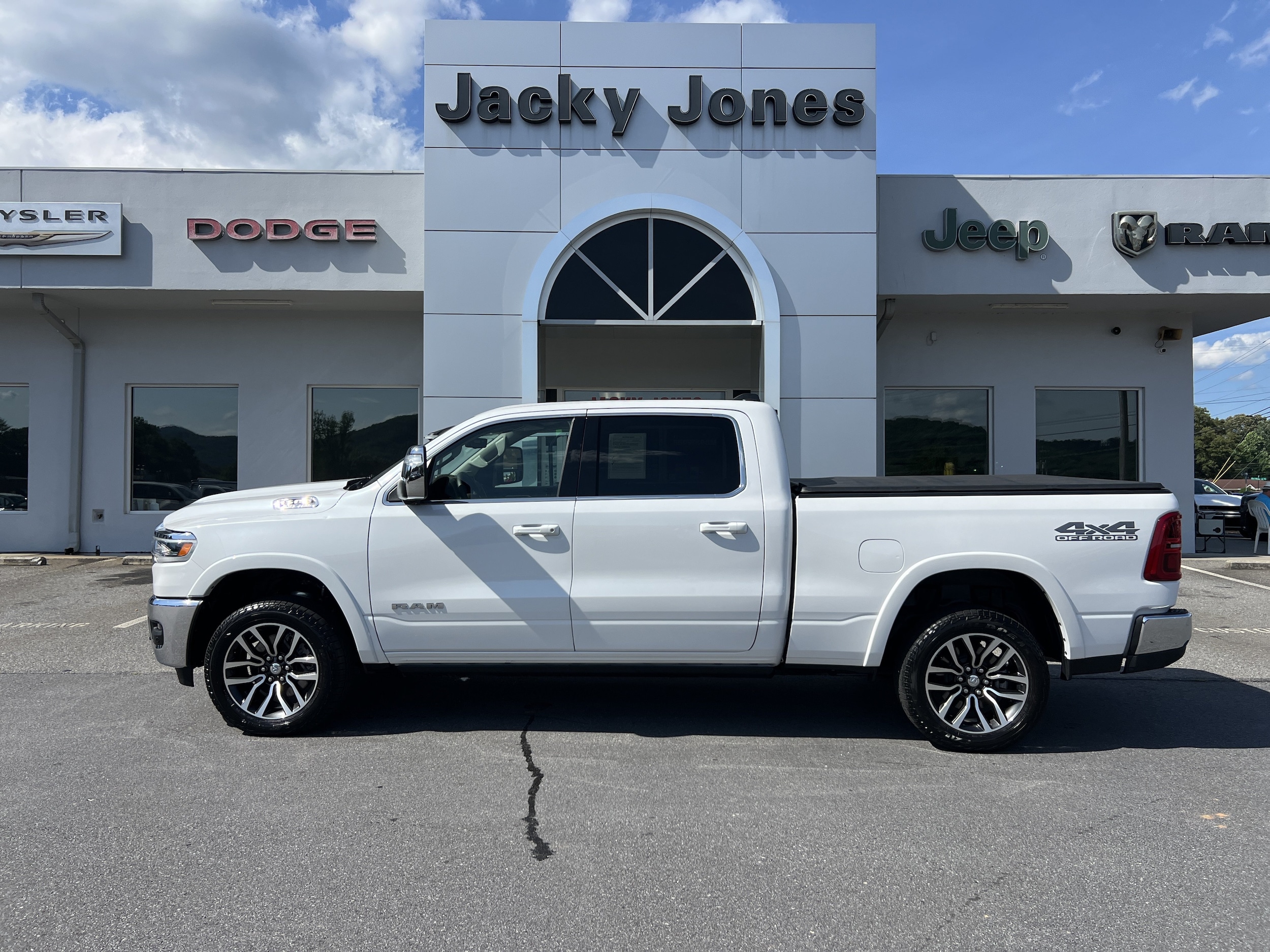 2025 Ram 1500 Longhorn 4x4 Crew Cab 64 Box 