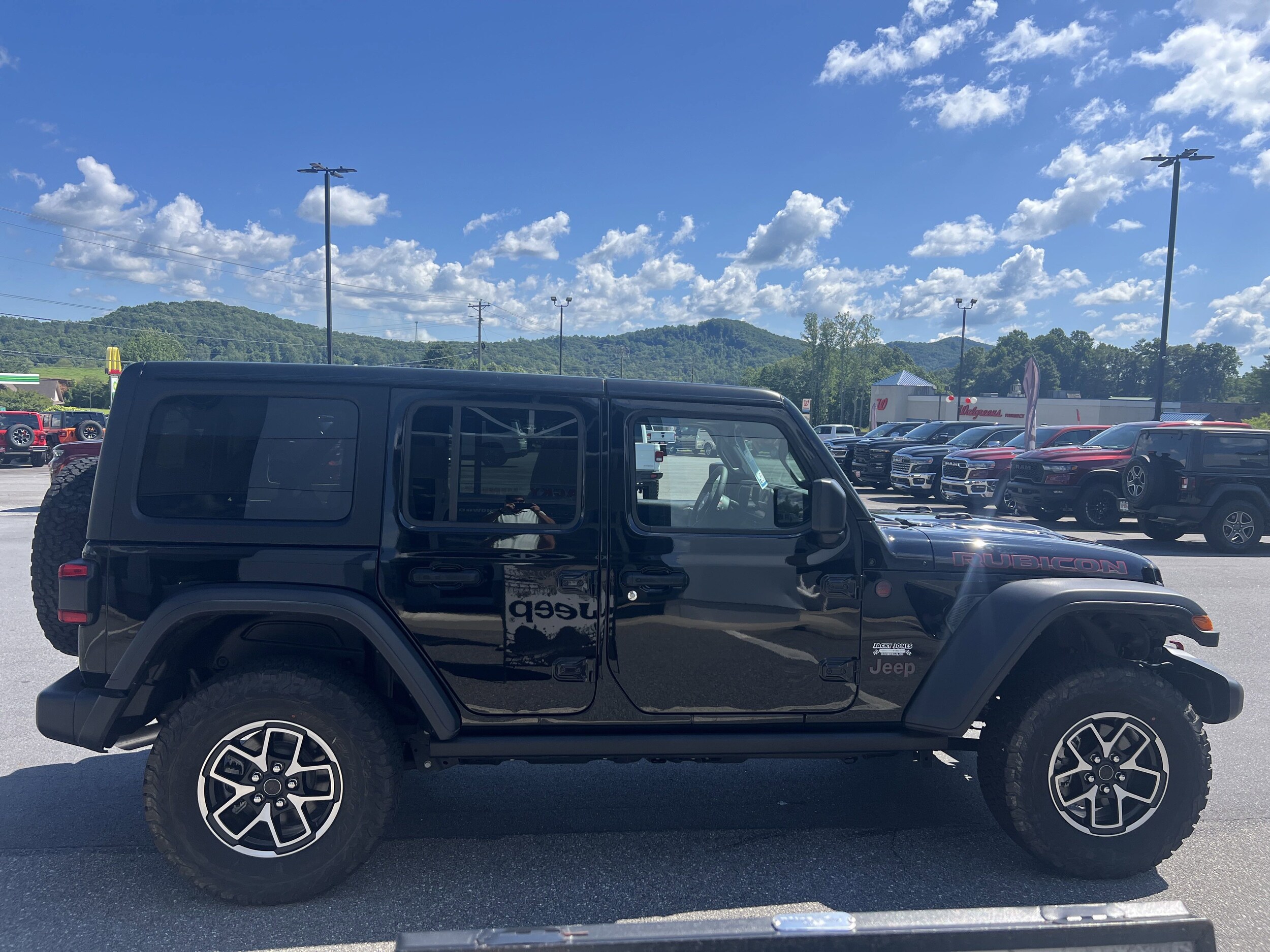 2024 Jeep Wrangler Rubicon photo 4