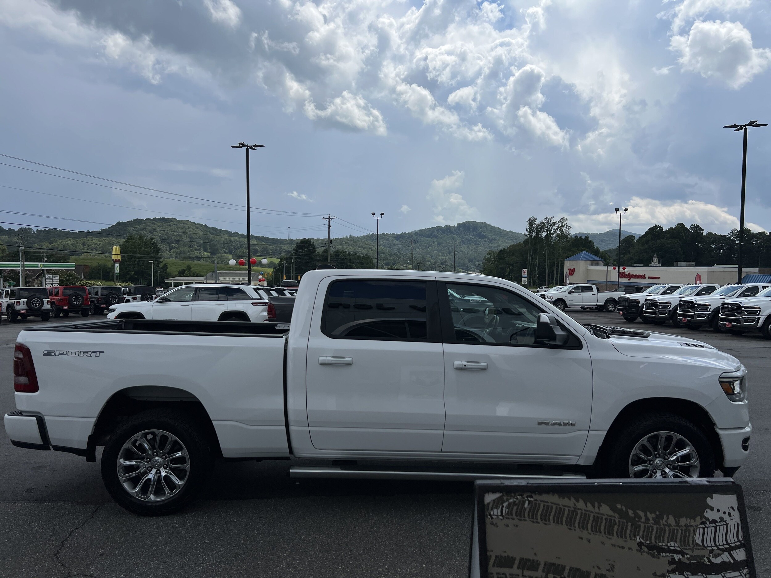 2023 Ram 1500 Laramie photo 4