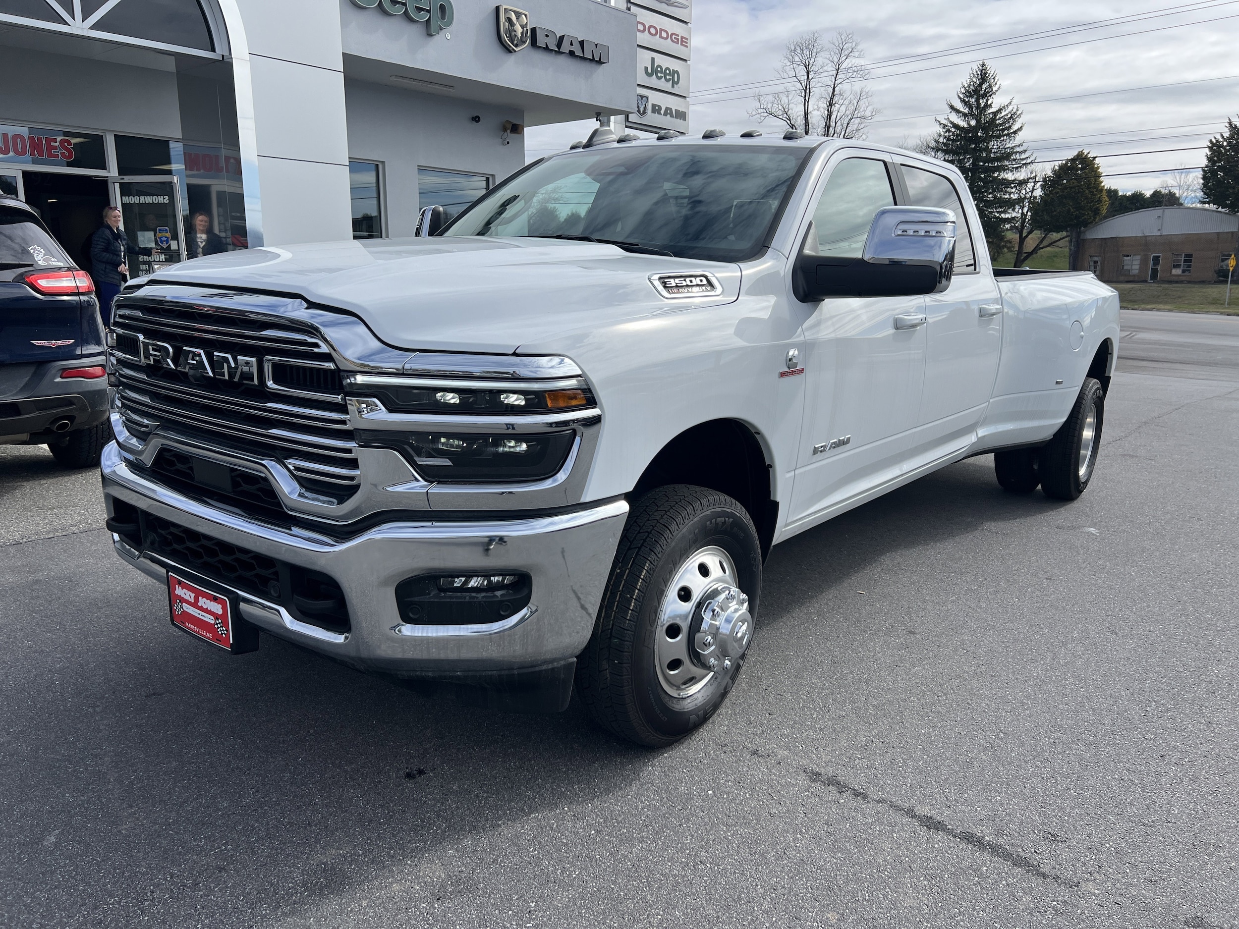 2026 RAM 3500 Laramie - Photo 6