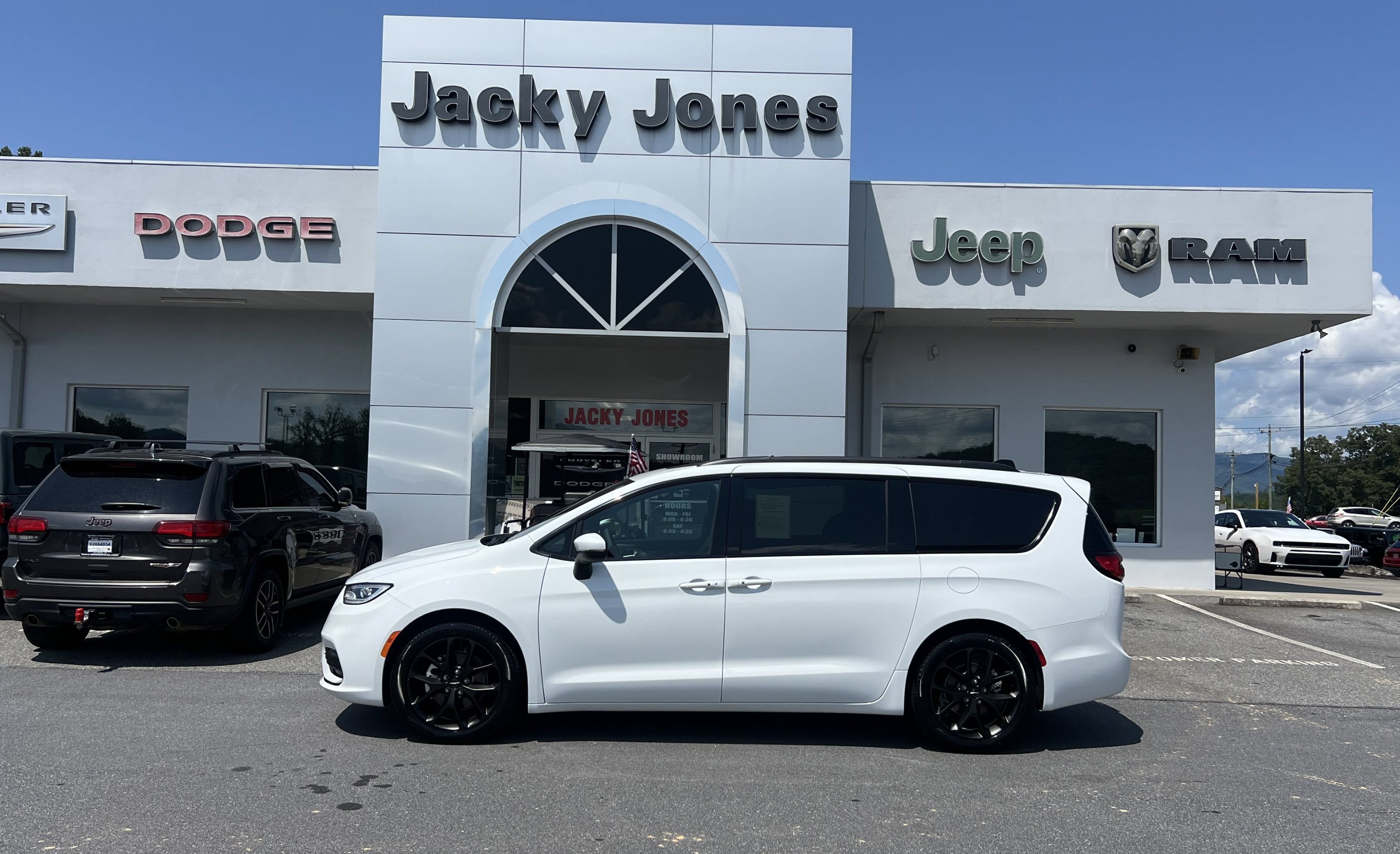 2023 Chrysler Pacifica