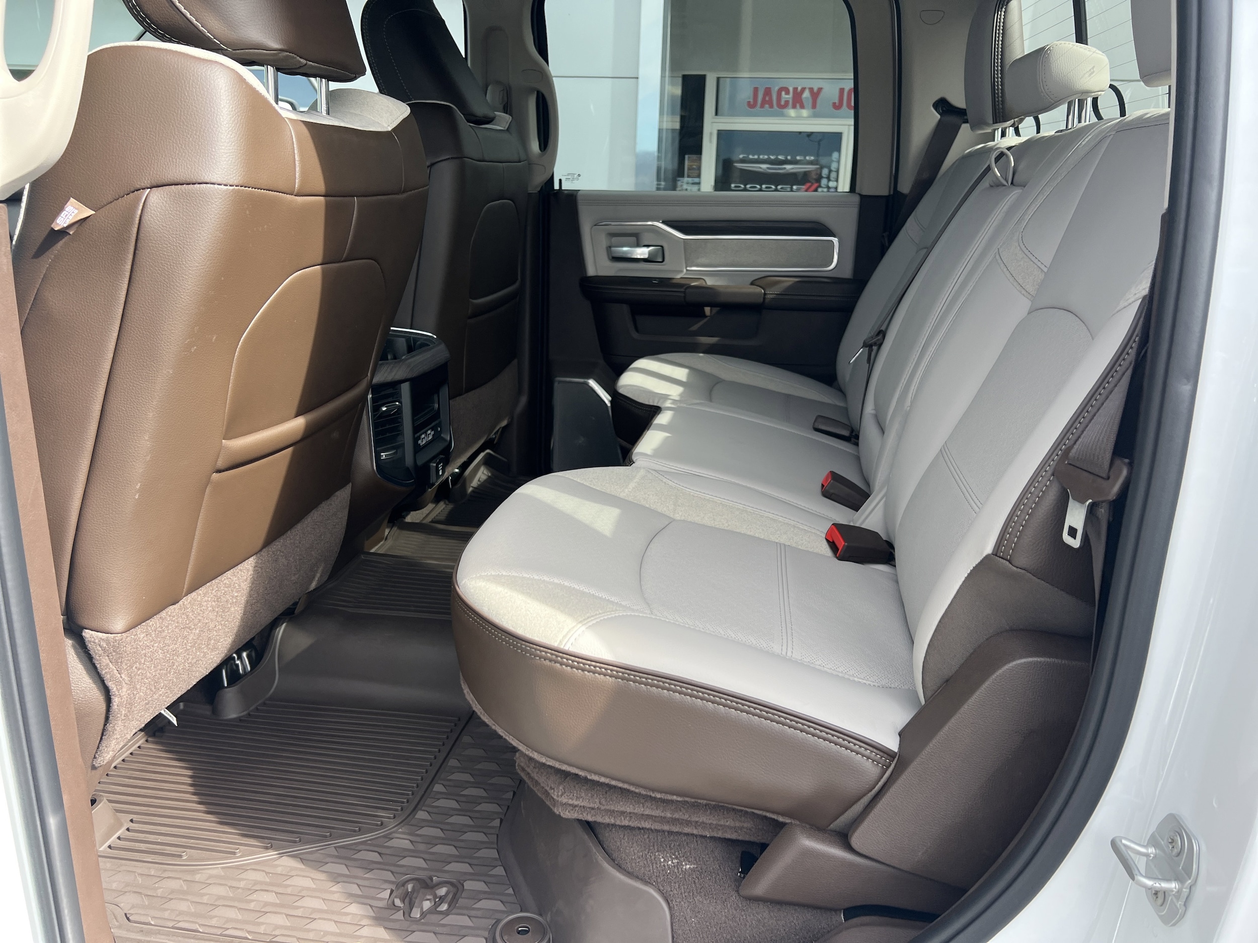 2026 RAM 3500 Laramie - Photo 16