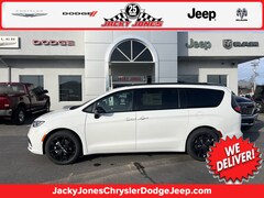 2026 Chrysler Pacifica Select Passenger Van