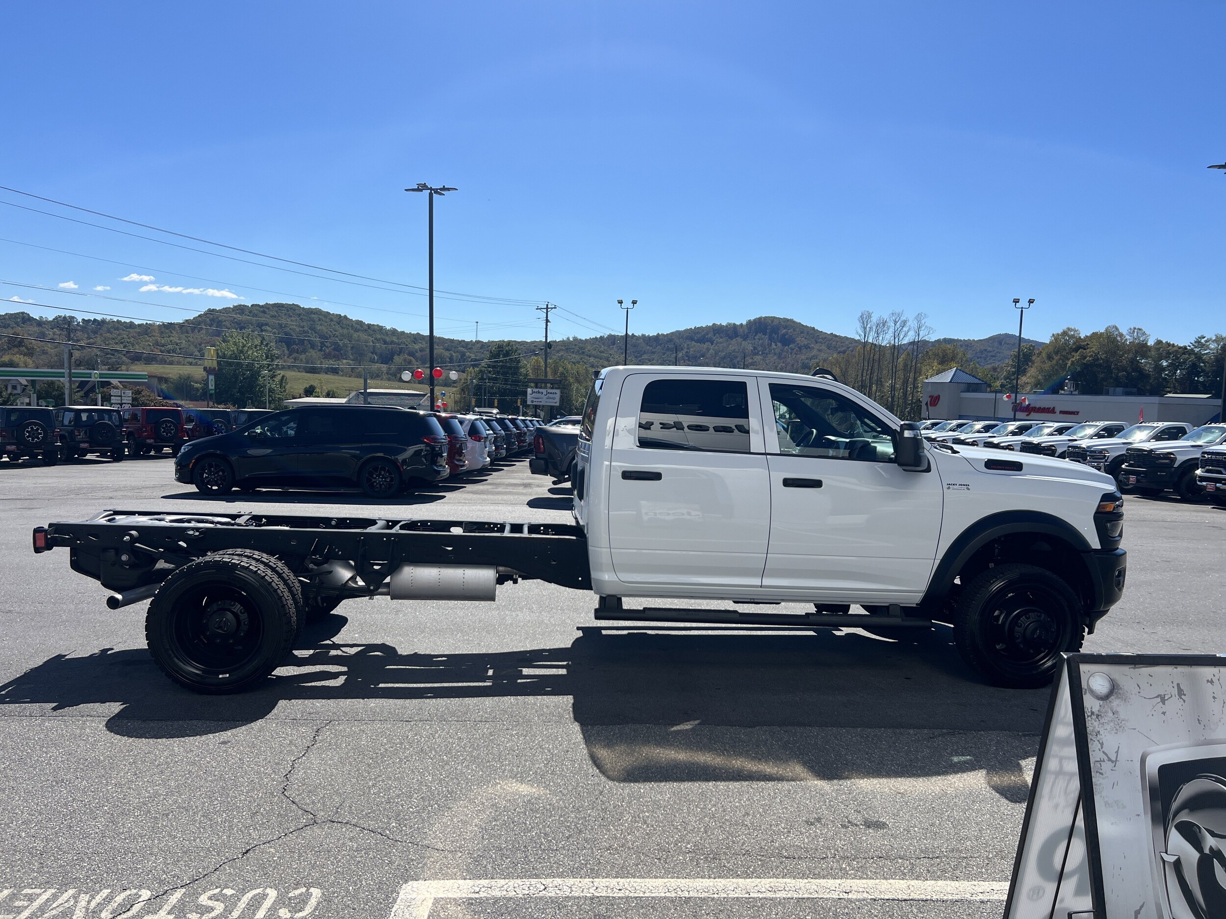 2025 Ram 5500 Tradesman photo 3