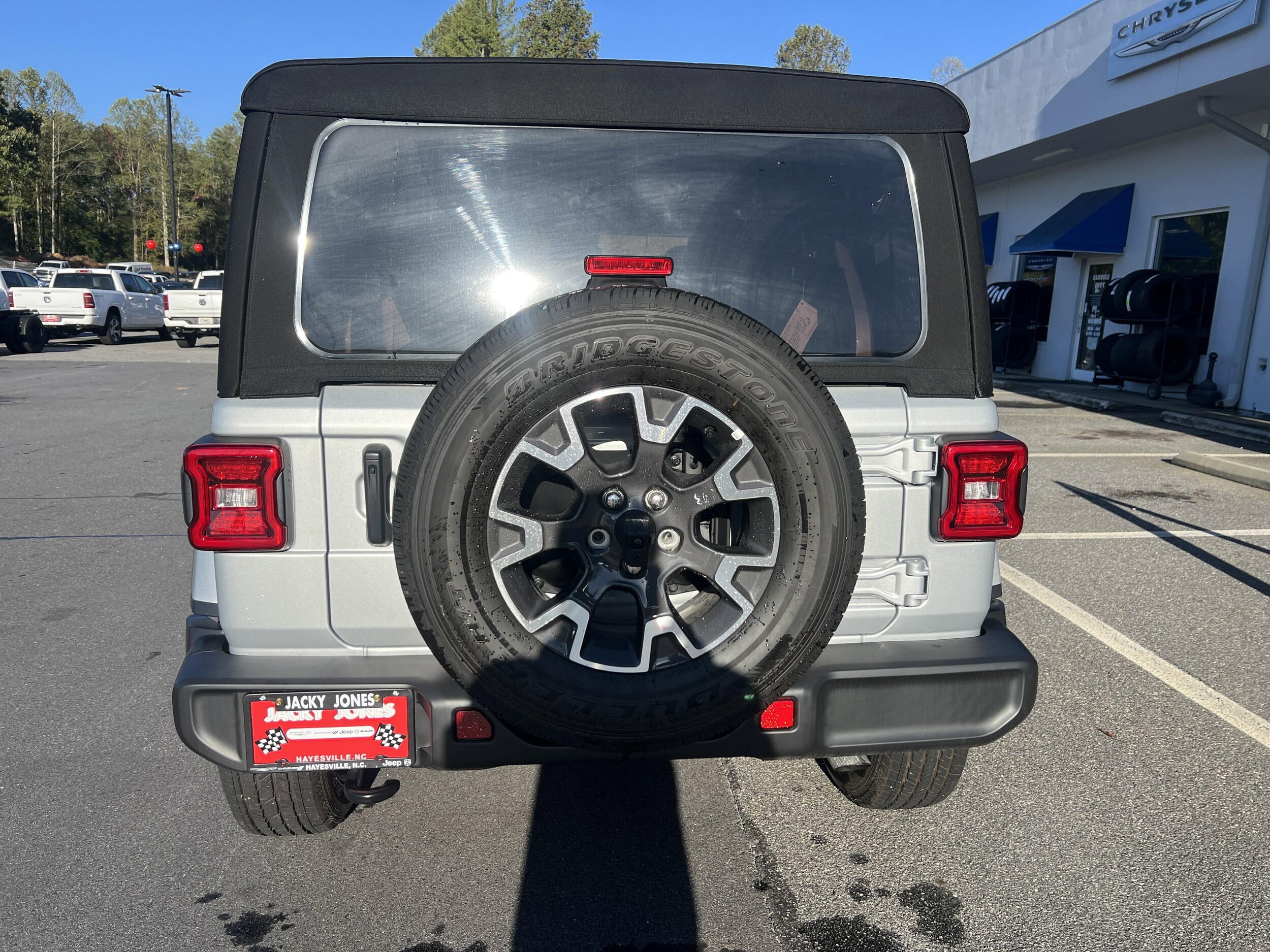 2024 Jeep Wrangler Sahara photo 2