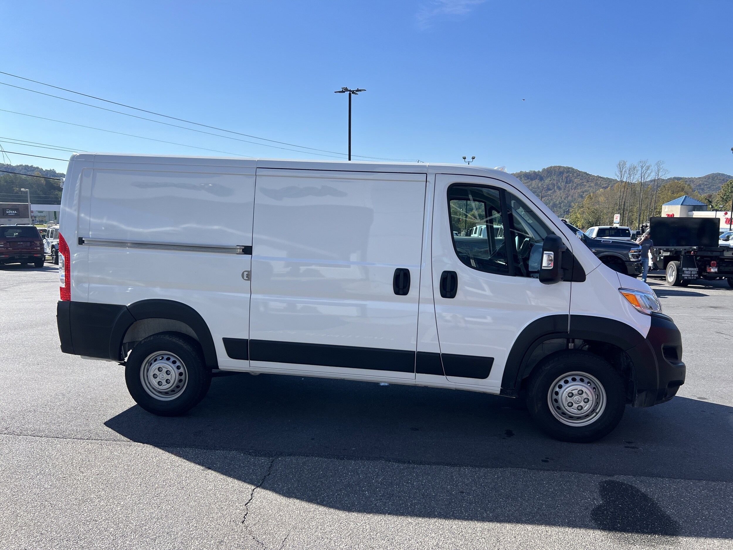 2025 Ram ProMaster 2500 Cargo Van photo 3