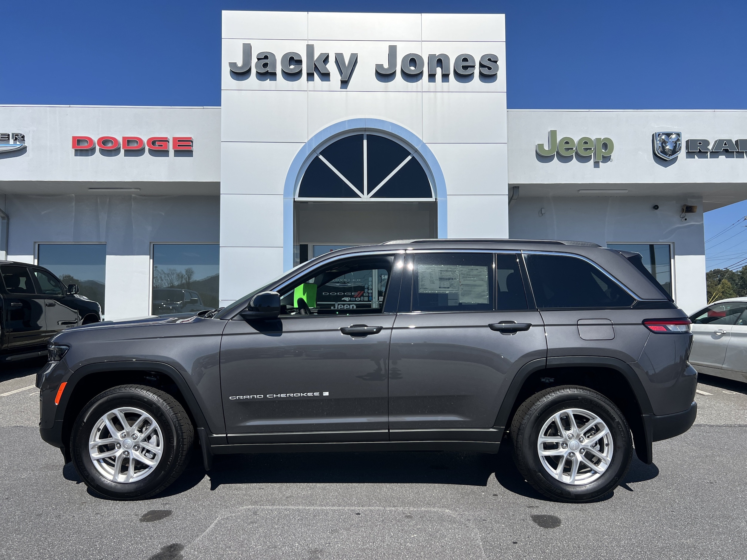 2026 Jeep Grand Cherokee Laredo X 4x4 