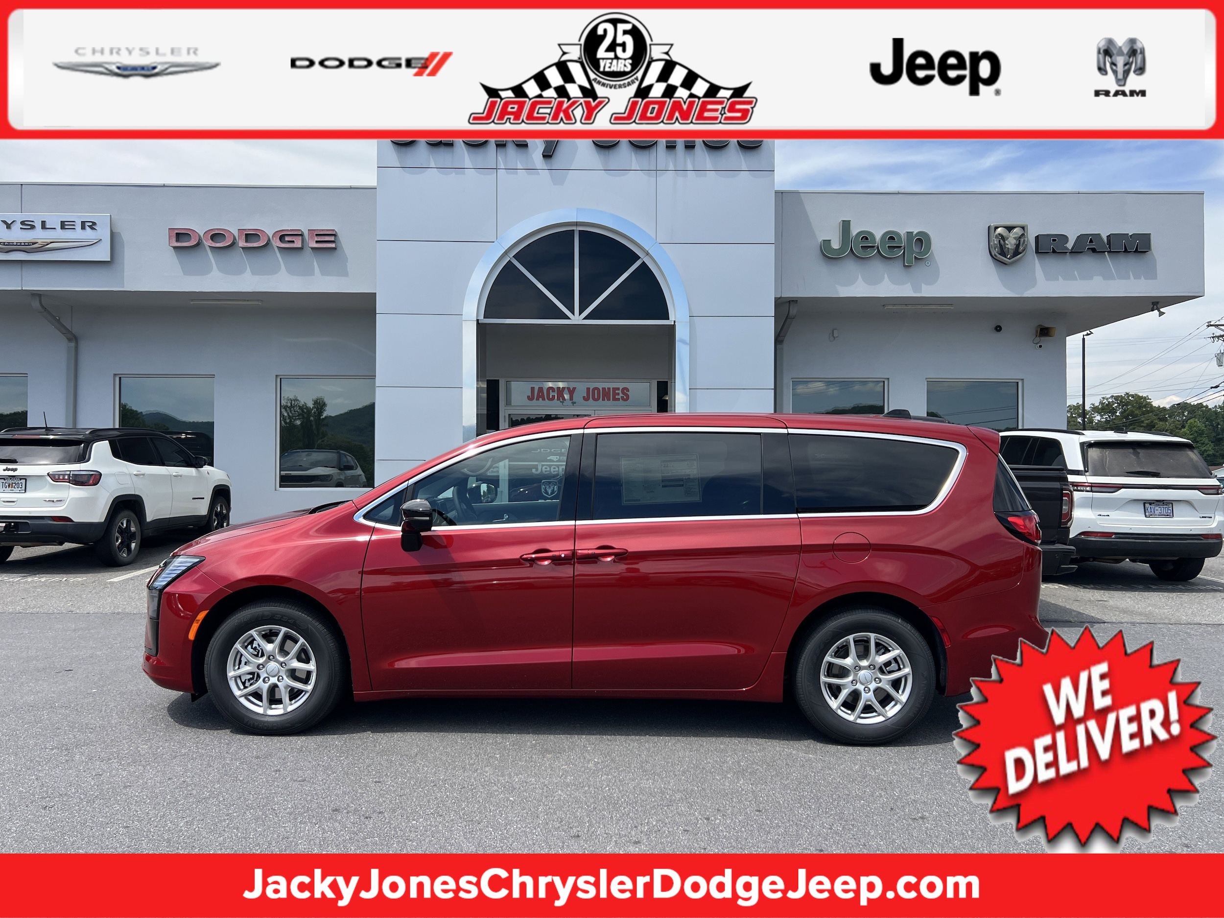 2027 Chrysler Pacifica Select's photo