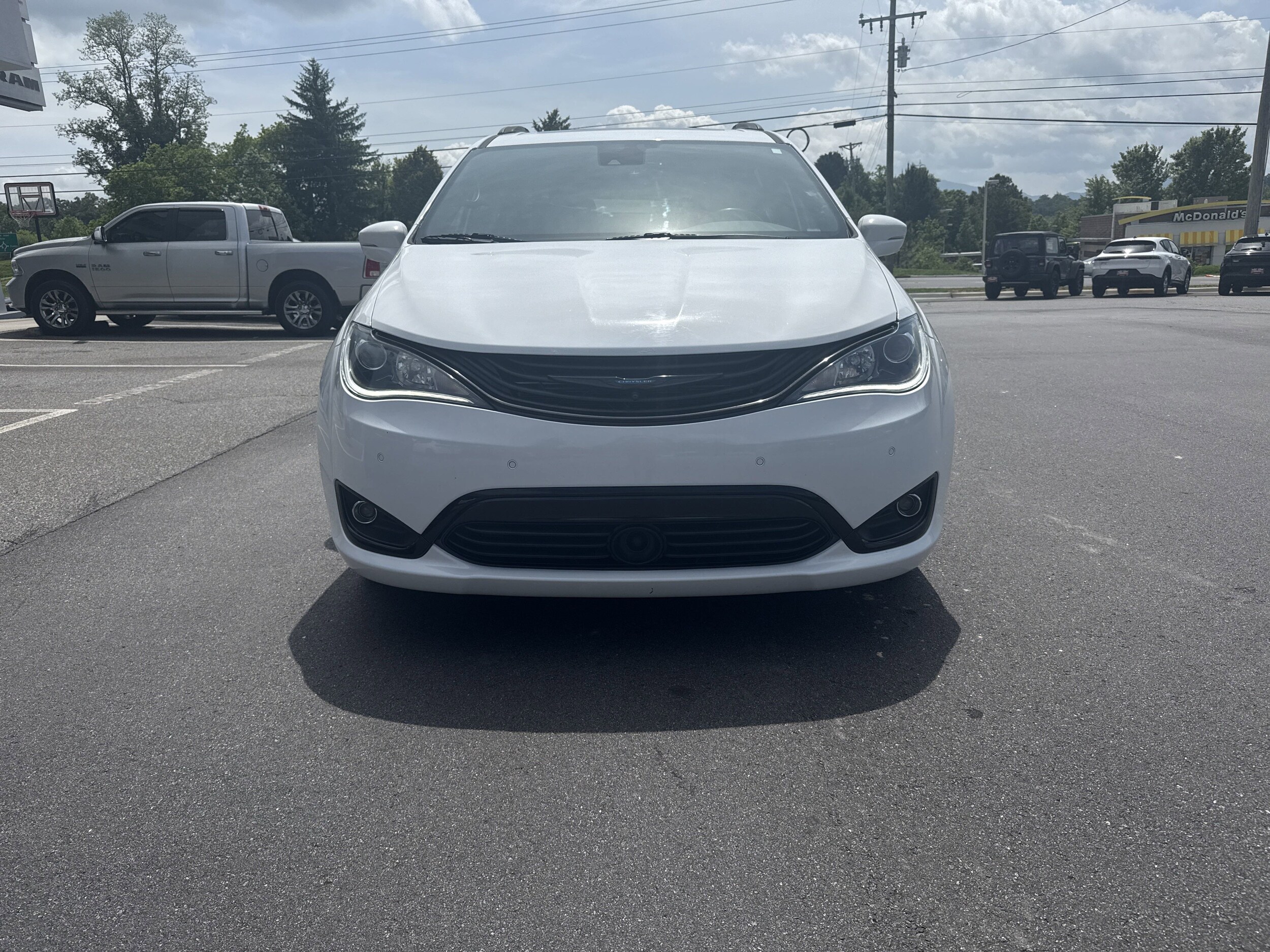 2019 Chrysler Pacifica Hybrid Limited photo 3