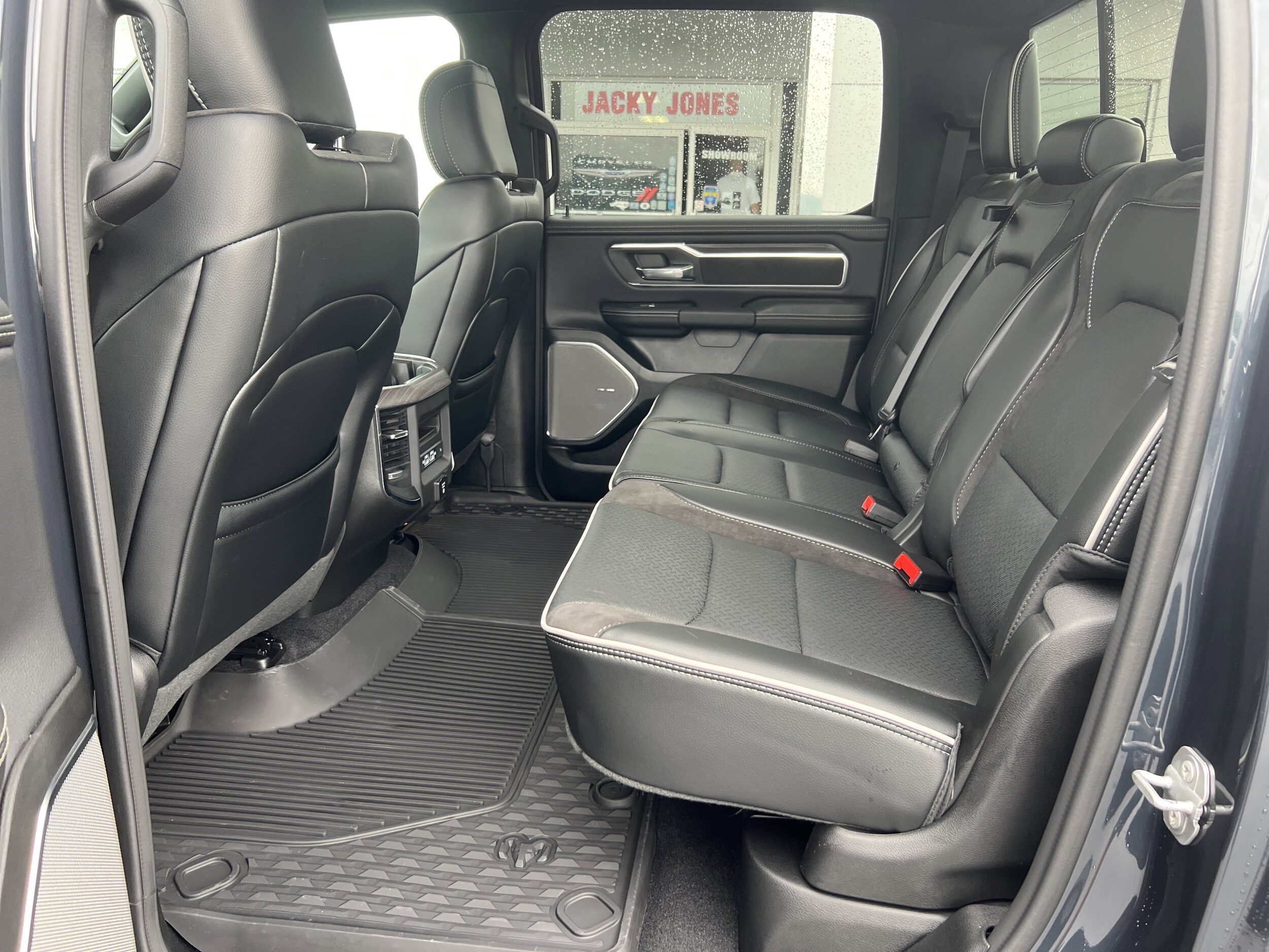 2025 RAM Ram 1500 Pickup Laramie - Photo 15