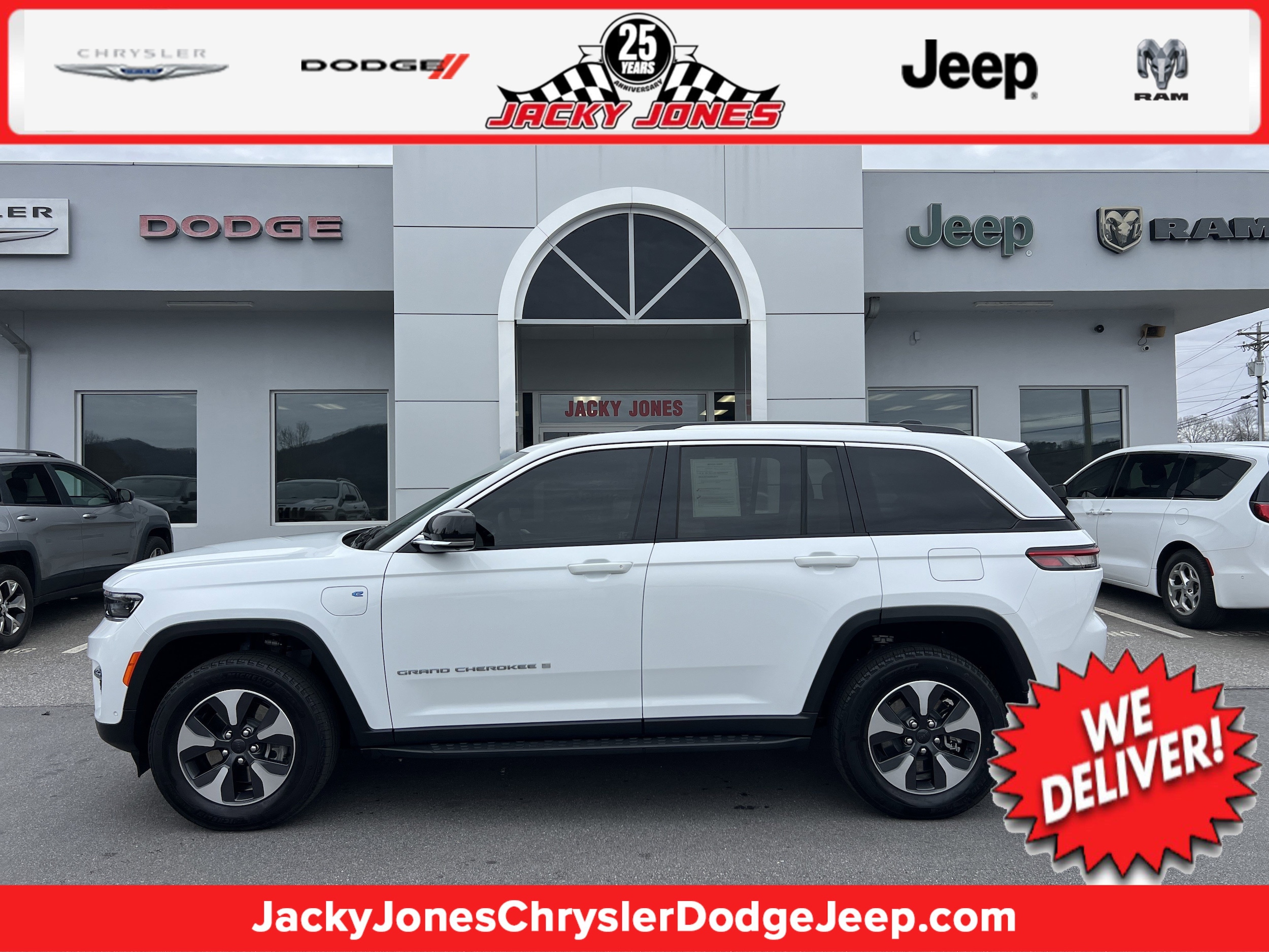 2022 Jeep Grand Cherokee 4xe's photo