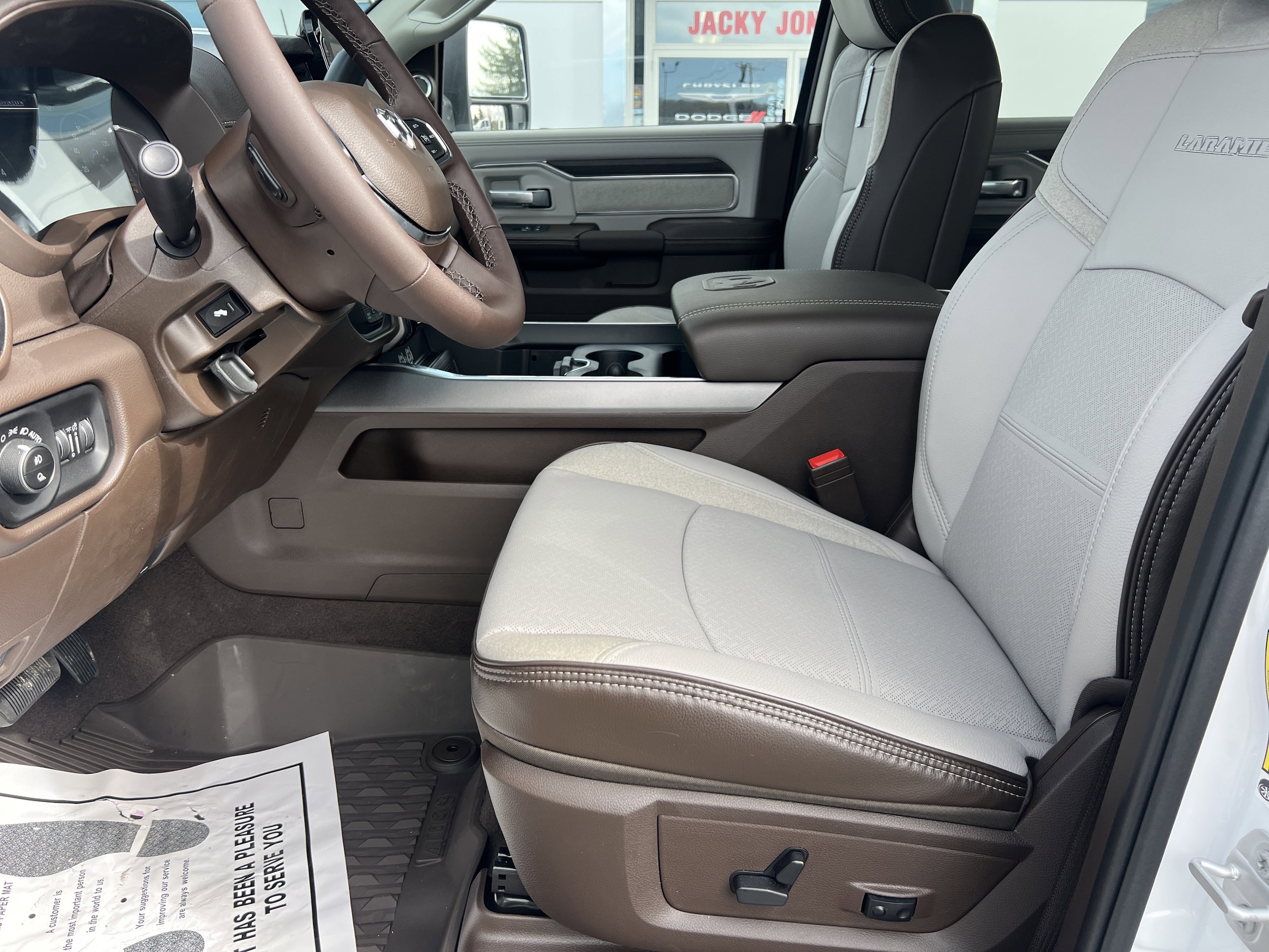2026 RAM 3500 Laramie - Photo 26