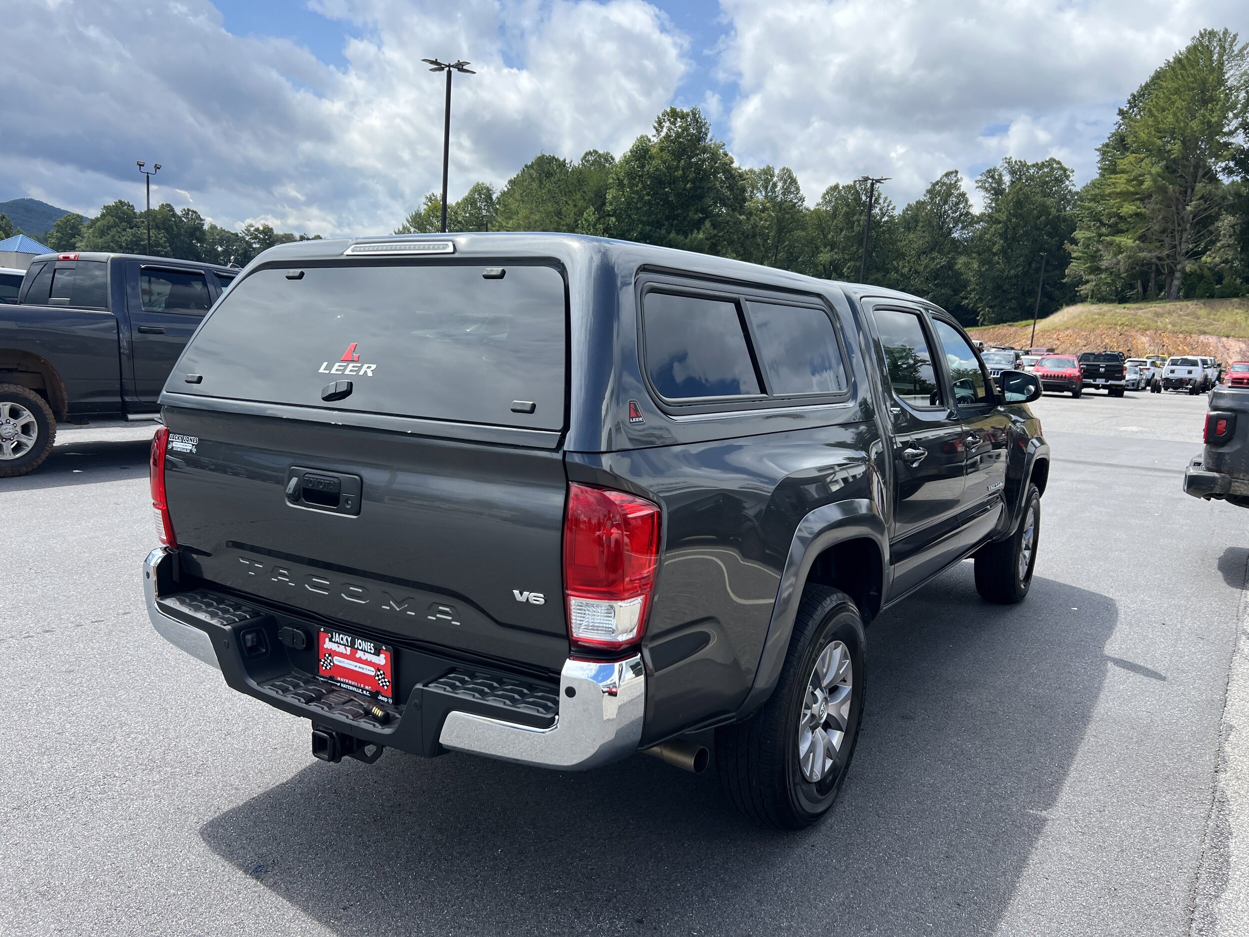 2017 Toyota Tacoma SR5 Double Cab V6 photo 2