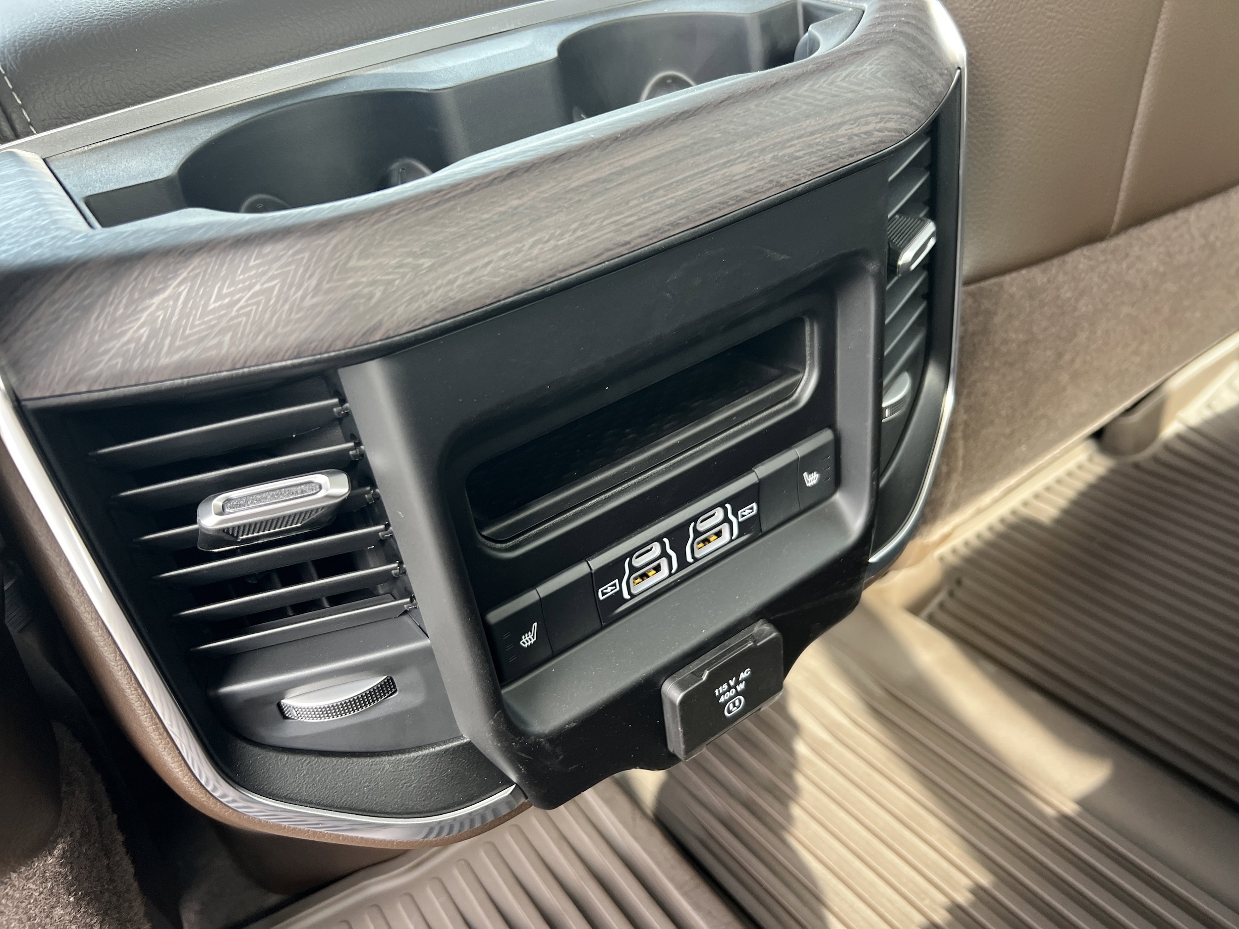 2026 RAM 3500 Laramie - Photo 21