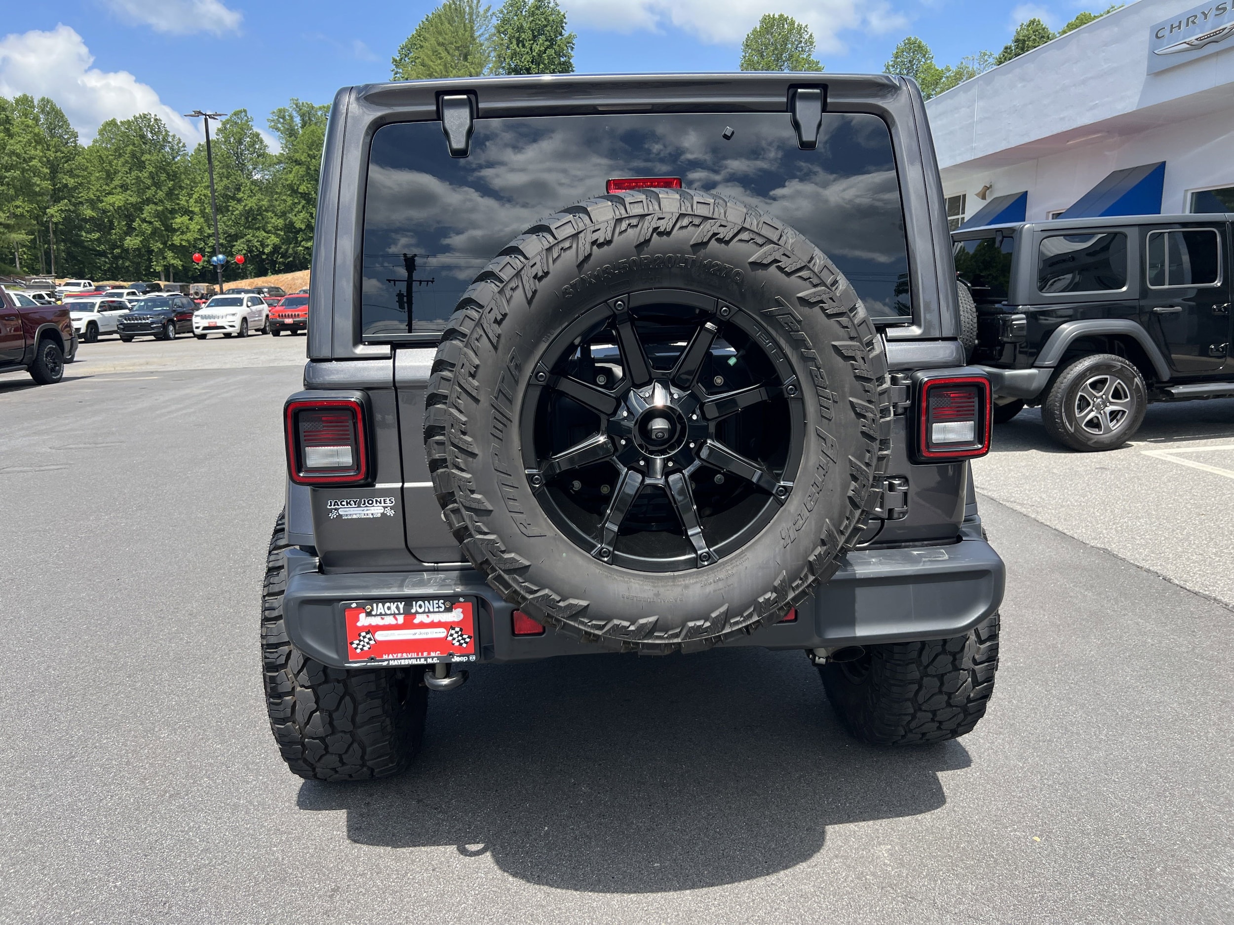 Used 2020 Jeep Wrangler Unlimited Sahara with VIN 1C4HJXEN7LW231315 for sale in Hayesville, NC