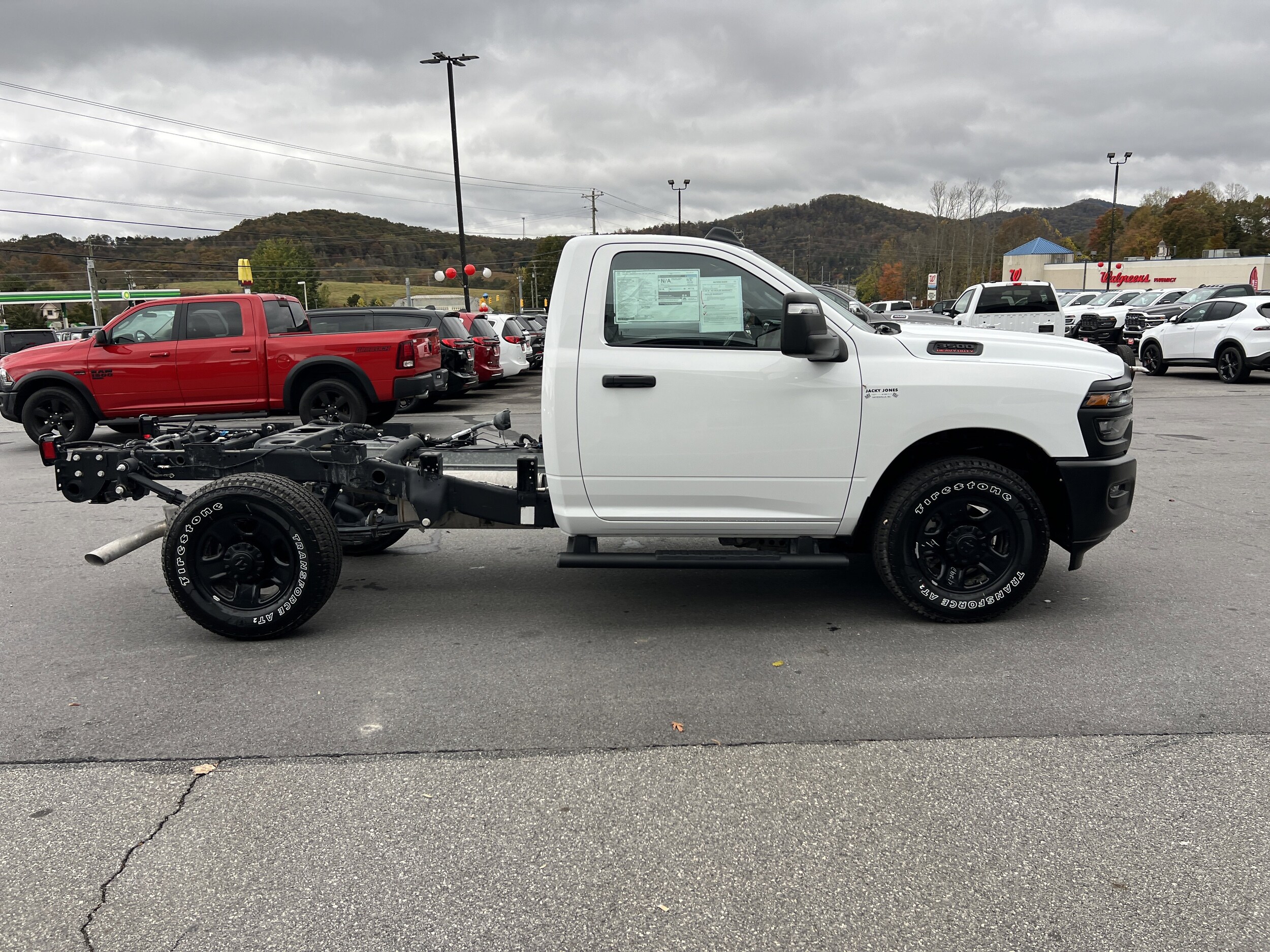 2025 Ram 3500 Tradesman photo 3