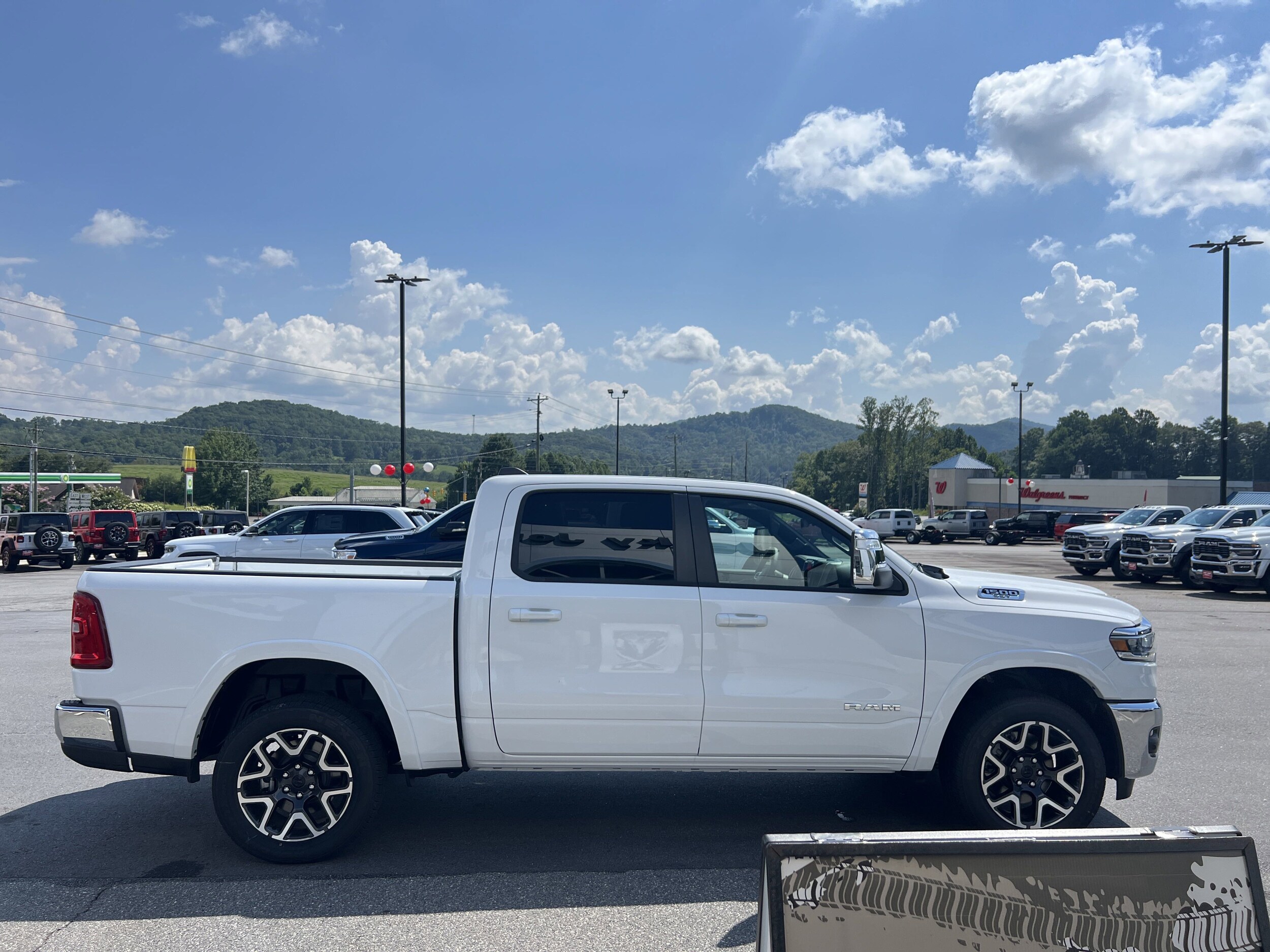 2025 Ram 1500 Laramie photo 3