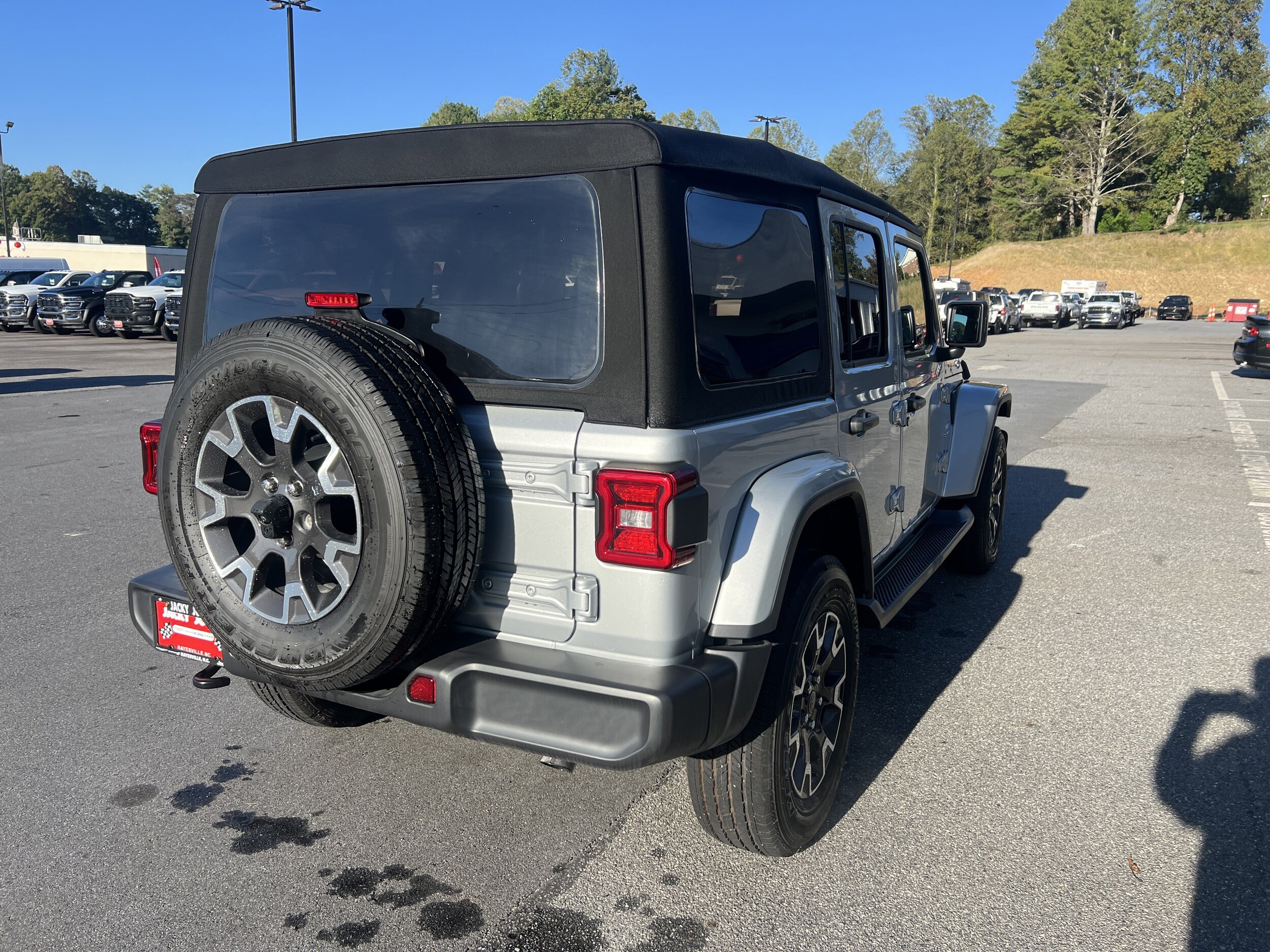 2024 Jeep Wrangler Sahara photo 3