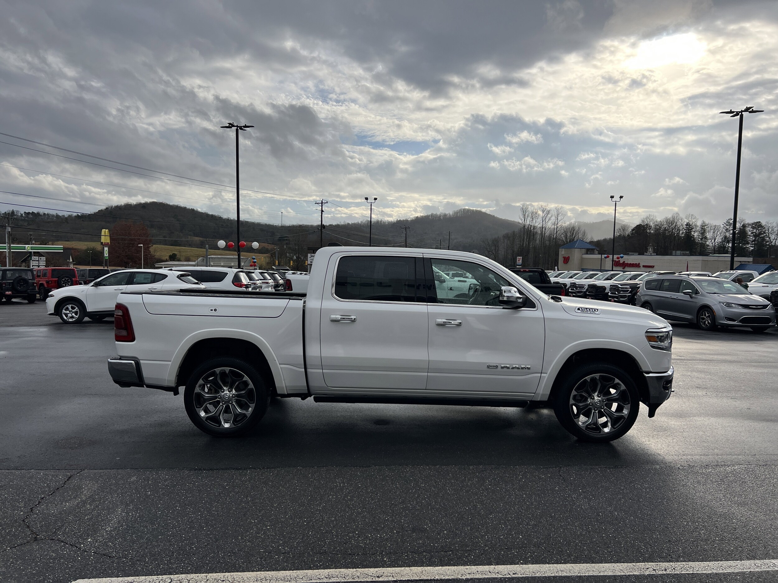 2020 Ram 1500 Longhorn photo 3