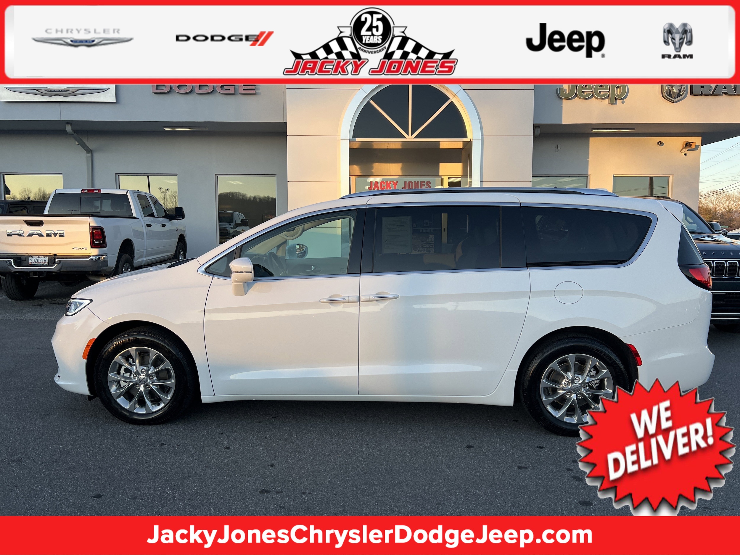 2021 Chrysler Pacifica Touring L's photo