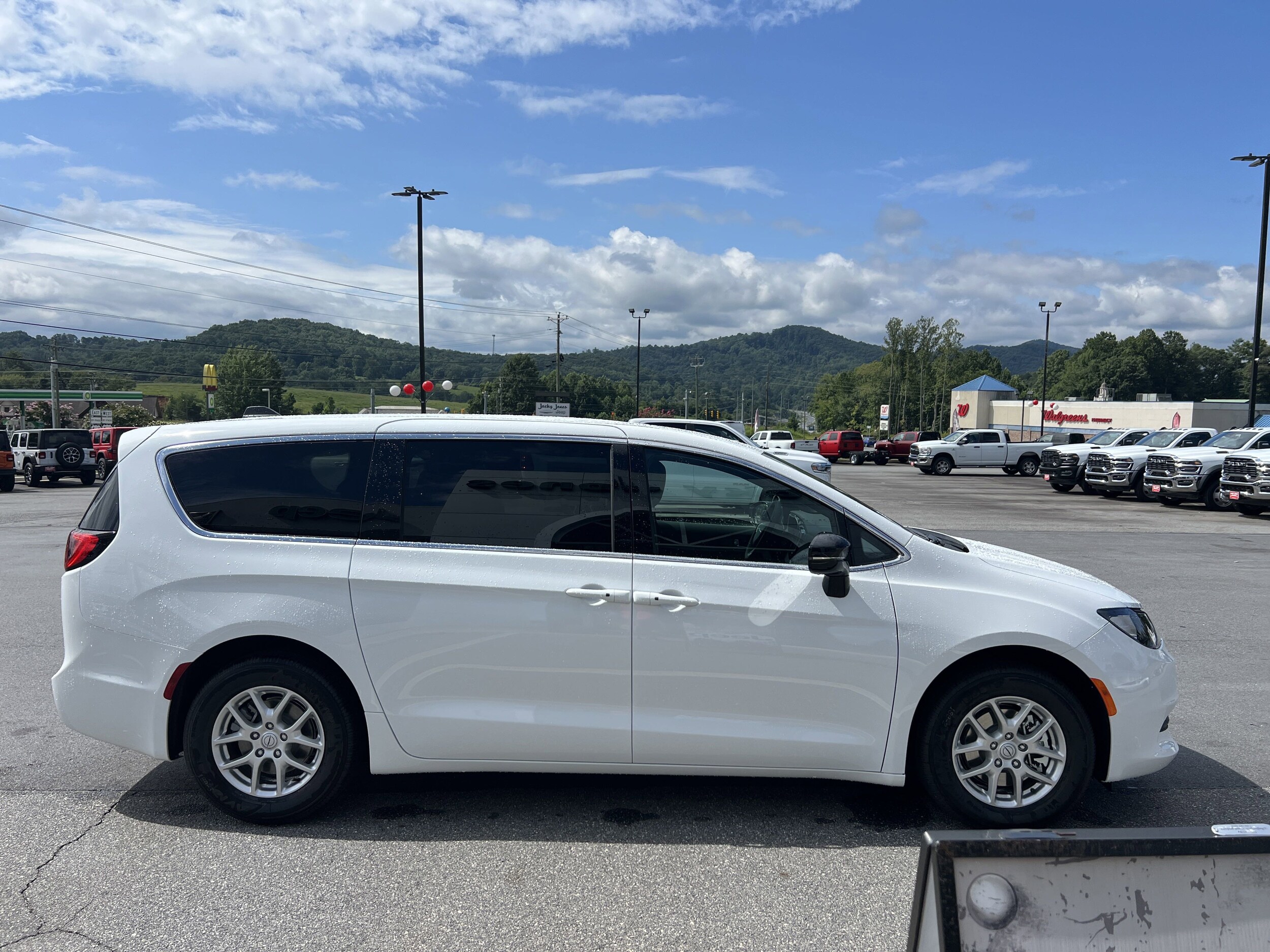 2026 Chrysler Voyager LX photo 3